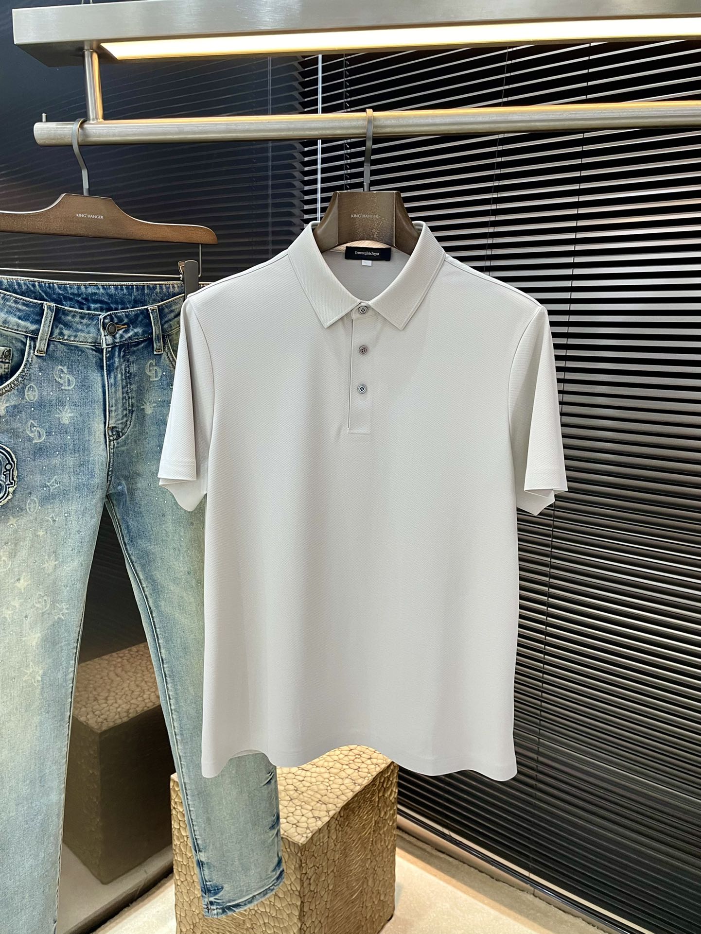 NO:151493,P Z Zegna- (Jegna) has the latest POLO short-sleeved spring and summer POLO short-sleeved fabric, which is resistant to washing and not easy to fade. It has soft touch and soft and comfortable ingredients. Classic design style. Special customization. Simple cutting and splicing reflects the extraordinary craftsmanship of workers and is full of high-end fashion!  The style is quite good at casual and versatile. Size M-3XL Color Navy Dark Gray Light Gray Beige Shipping the next day, zegna, T-shirt, alexander wang19860909P  Z Zegna-（杰尼亚）年春夏最新款POLO短袖,采用最新桑蚕丝面料,耐水洗不易掉色,手感柔软、成分柔软舒适 经典设计风格 特殊定制 简单的裁剪方式拼接,体现出工人不凡的工艺,高端时尚感十足！版型相当赞休闲百搭款.尺码 M-3XL 颜色 藏青 深灰 浅灰 米白 隔天出货,,zegna,T-shirt,alexander wang,Men's clothing