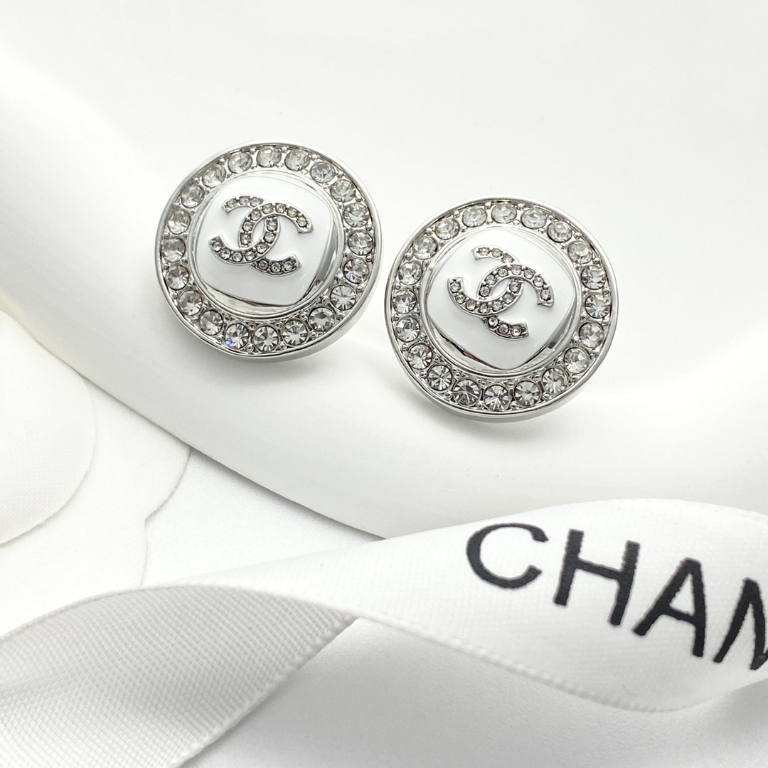 Código E3056 0247825 🛍Pendientes Chanel de gran venta🔥nuevo lanzamiento🆕🆕🆕 😎CHAN 25 Pendientes redondos de botón …
