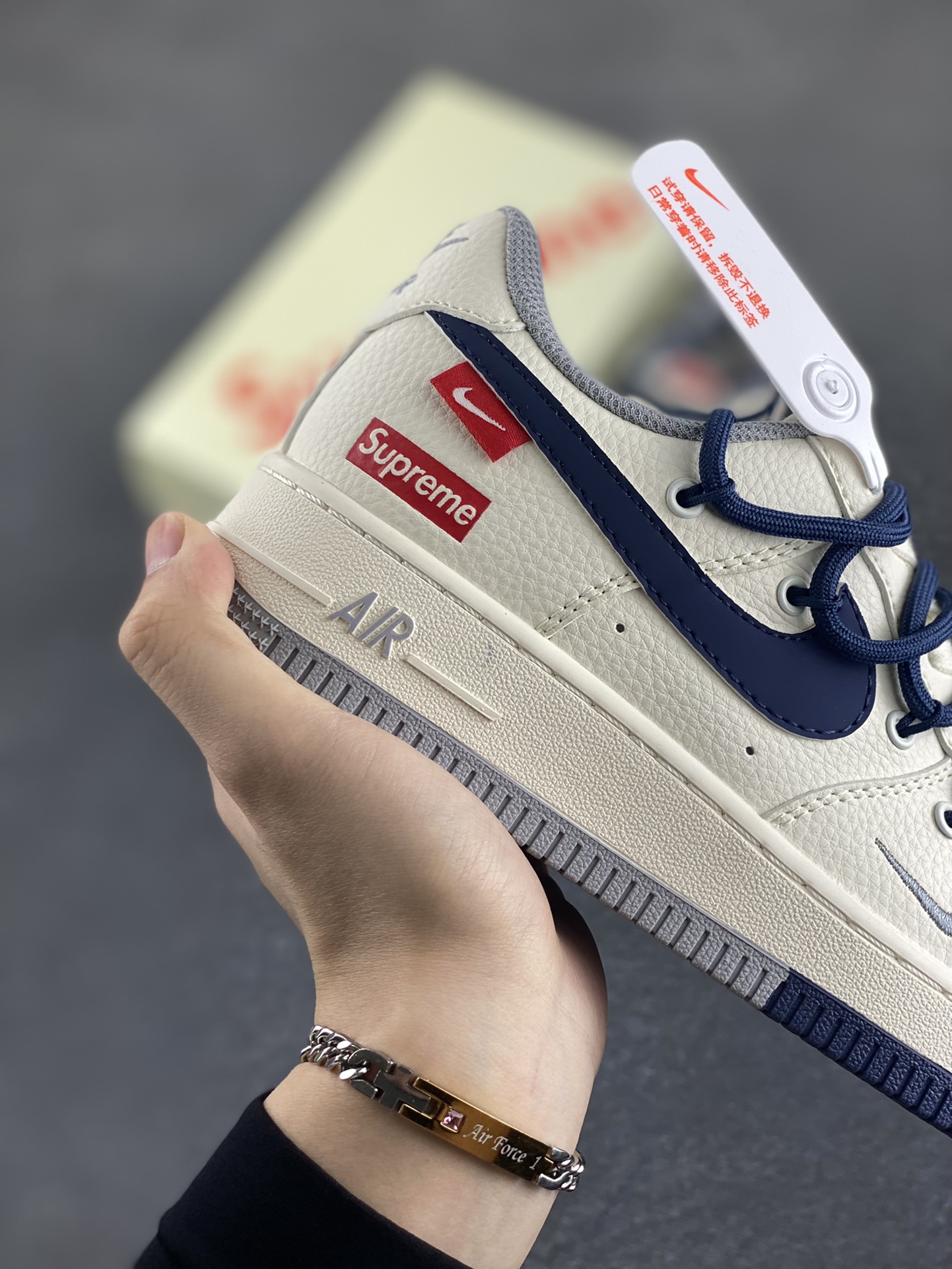 图片[6]-NIke Air Force 1 \’07 Low “Supreme联名——双拼蓝灰抽绳”空军一号 低帮 运动鞋 休闲鞋 折边针车 工艺难度大 原楦头原纸板 原装鞋盒 定制五金配件 内置全掌气垫 原厂鞋底 货号：DM6868-068 尺码：36 36.5 37.5 38 38.5 39 40 40.5 41 42 42.5 43 44 44.5 45-选品中心