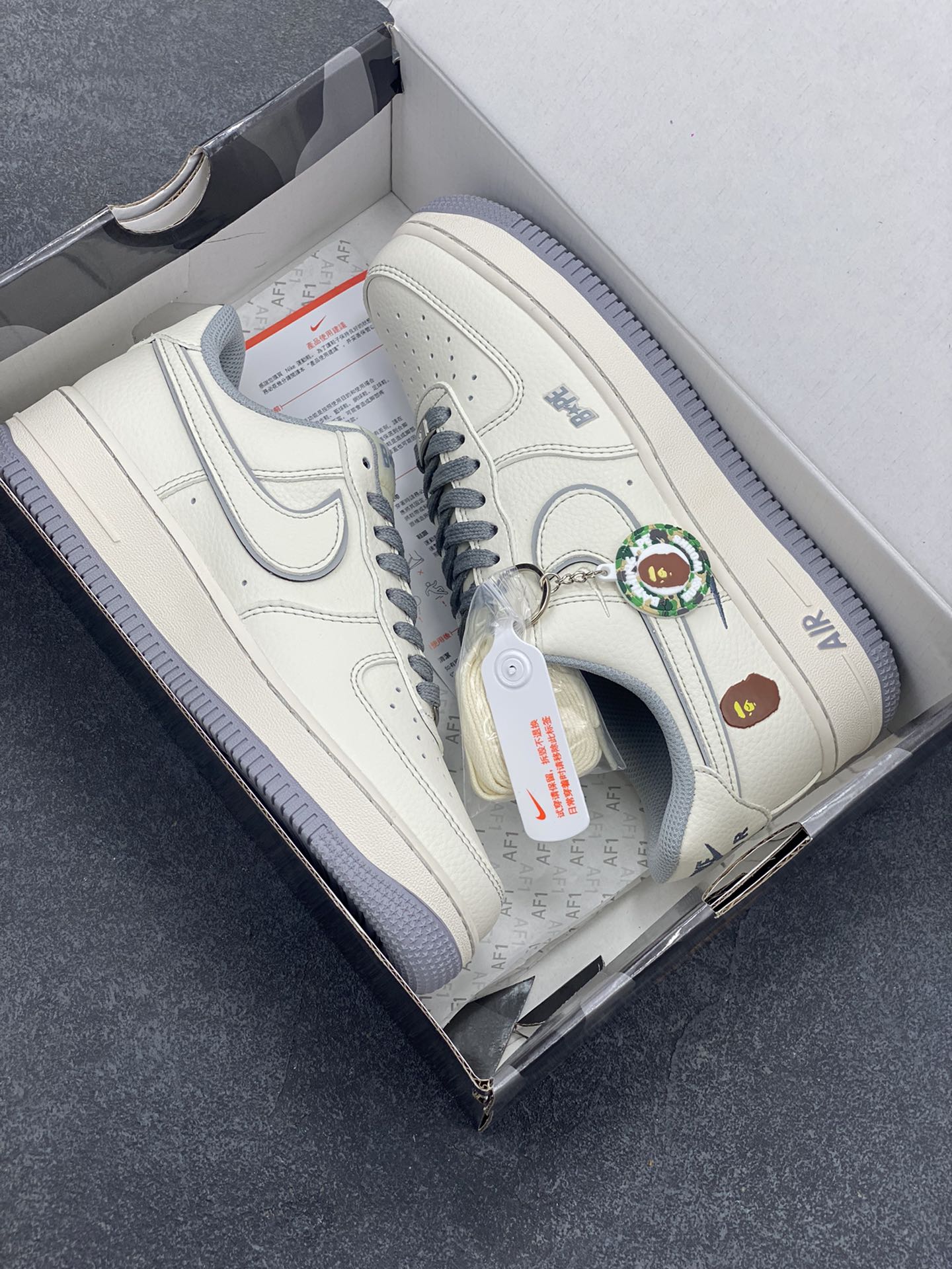 图片[9]-NIke Air Force 1 \’07 Low “Bape联名——米灰满天星”空军一号 低帮 运动鞋 休闲鞋 折边针车 工艺难度大 原楦头原纸板 原装鞋盒 定制五金配件 内置全掌气垫 原厂鞋底 货号：HH7518-065 尺码：36 36.5 37.5 38 38.5 39 40 40.5 41 42 42.5 43 44 44.5 45-选品中心