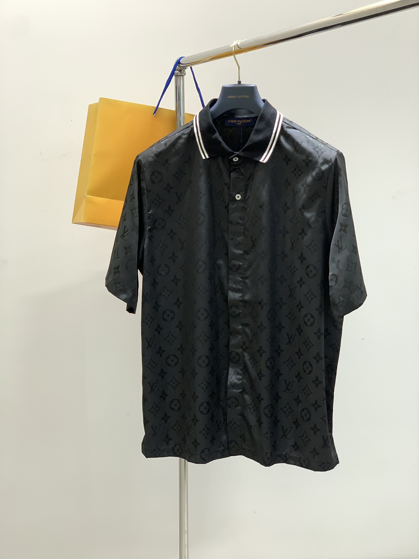 NO:151642,Clothes, shorts P, Louis Vuitton, the latest summer model, available at the counter at the same time, original singles, fashionable casual suits, very distinctive on the upper body!  Eye-catching and highlighted, imported original fabric, top-grade embroidery craft letter pattern decorative logo, simple but not lacking in fashion, classic and atmospheric, comfortable and breathable, handsome and stylish on the upper body, S-XL,, louis vuitton, louis vuitton, shorts, alexander wang19860909衣服,短裤P,LouisVuitton 路易威登,夏季最新款,专柜同步有售,原单狠货,时尚休闲套装,上身很有特点！吸睛而有亮点,进口原版面料,顶级刺绣工艺字母图案装饰Logo,简单而不失时尚,经典大气,舒适透气,上身帅气有型,码数S-XL,,louis vuitton,louis vuitton,shorts,alexander wang,Men's clothing