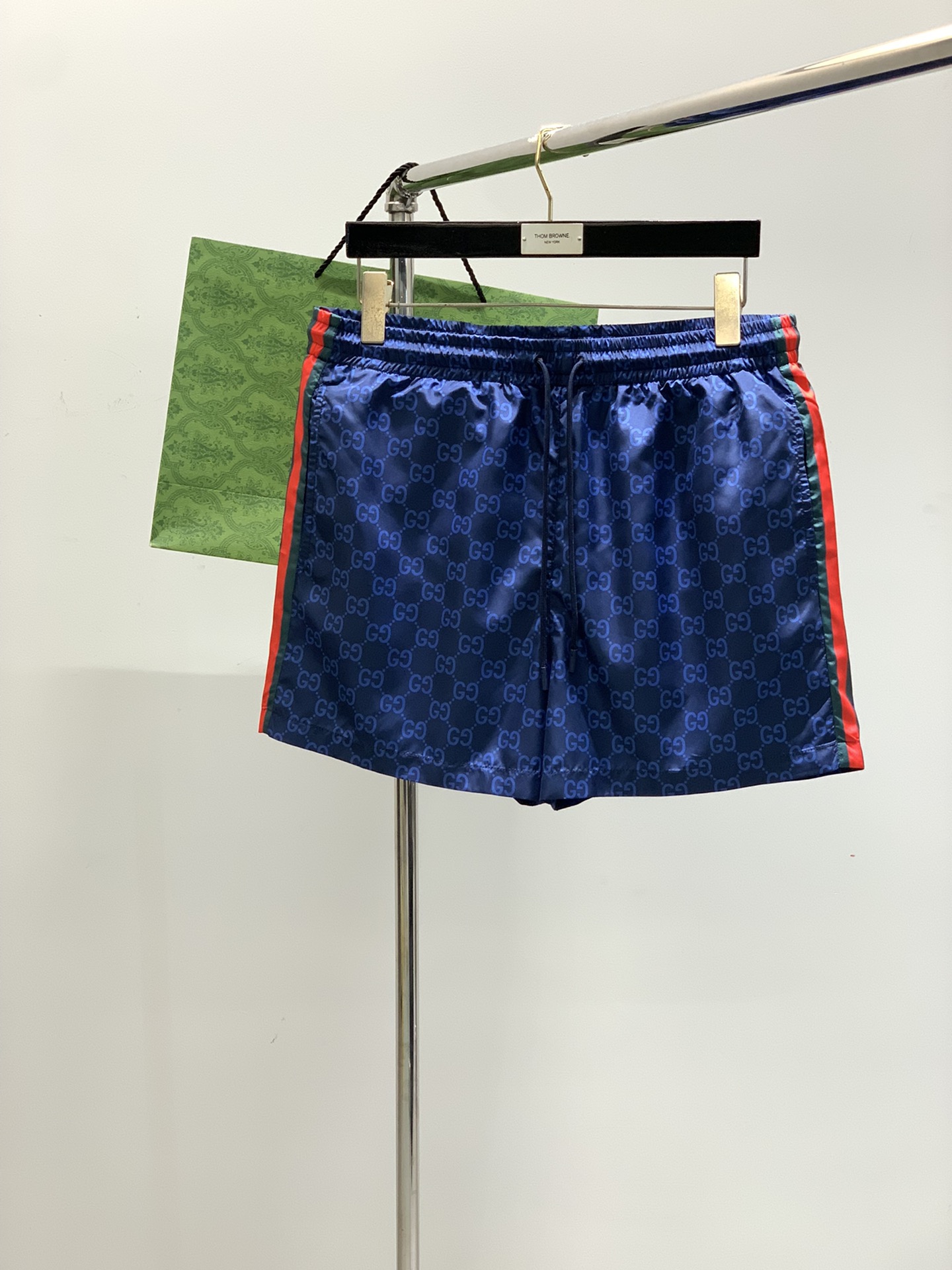 NO:151655,,GUCCI Gucci, the latest summer products, special counters are available at the same time, original singles, fashionable casual shorts, imported original fabrics, comfortable and breathable, unique design style, top-level printing craft letter pattern logo, original hardware and auxiliary decoration, extremely high grade, handsome and stylish upper body, S-XL, gucci, gucci, shorts, alexander wang19860909,GUCCI 古驰,夏季最新品,专柜同步有售,原单狠货,时尚休闲短裤,进口原版面料,舒适透气,独特设计风格,顶级印花工艺字母图案logo,原版五金辅料装饰,档次极高,上身帅气有型,码数S-XL,,gucci,gucci,shorts,alexander wang,Men's clothing