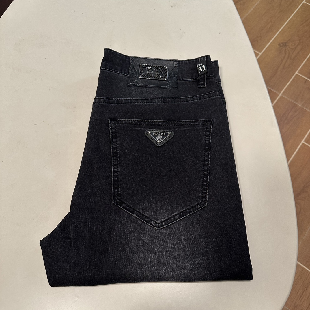 NO:160108,PRA Prada 2025 spring and summer new model is available in stock, original single hot jeans super customized model, original hardware, super heavy industry technology, excellent version, impeccable details!  The style is not picky, it is very high-end, and the good products are not waiting for everyone. Take a look at it and start quickly. Size 29-42, prada, prada, jeans, alexander wang19860909PRA 普拉达 2025春夏新款现货上市,原单爆款牛仔裤超级定制款,原版五金,超级重工工艺,版型超赞细节做工无可挑剔！款式不挑人,特别高档,好货不等人,看中赶紧下手,尺码29-42,,prada,prada,jeans,alexander wang,Men's clothing