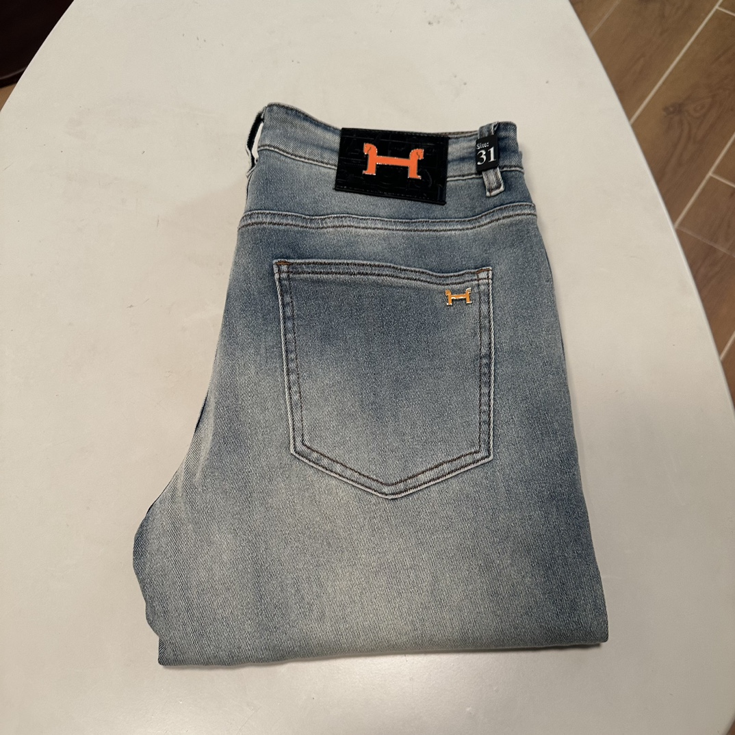 NO:160103,Hermes 2025 spring and summer new model is available in stock, original single hot jeans super customized model, original hardware, super heavy industry technology, excellent version, impeccable details!  The style is not picky, it is very high-end, and the good products are not waiting for everyone. Take a look at it and start quickly. Size 29-40, hermes, jeans, alexander wang19860909爱马仕 2025春夏新款现货上市,原单爆款牛仔裤超级定制款,原版五金,超级重工工艺,版型超赞细节做工无可挑剔！款式不挑人,特别高档,好货不等人,看中赶紧下手,尺码29-40,,hermes,jeans,alexander wang,Men's clothing