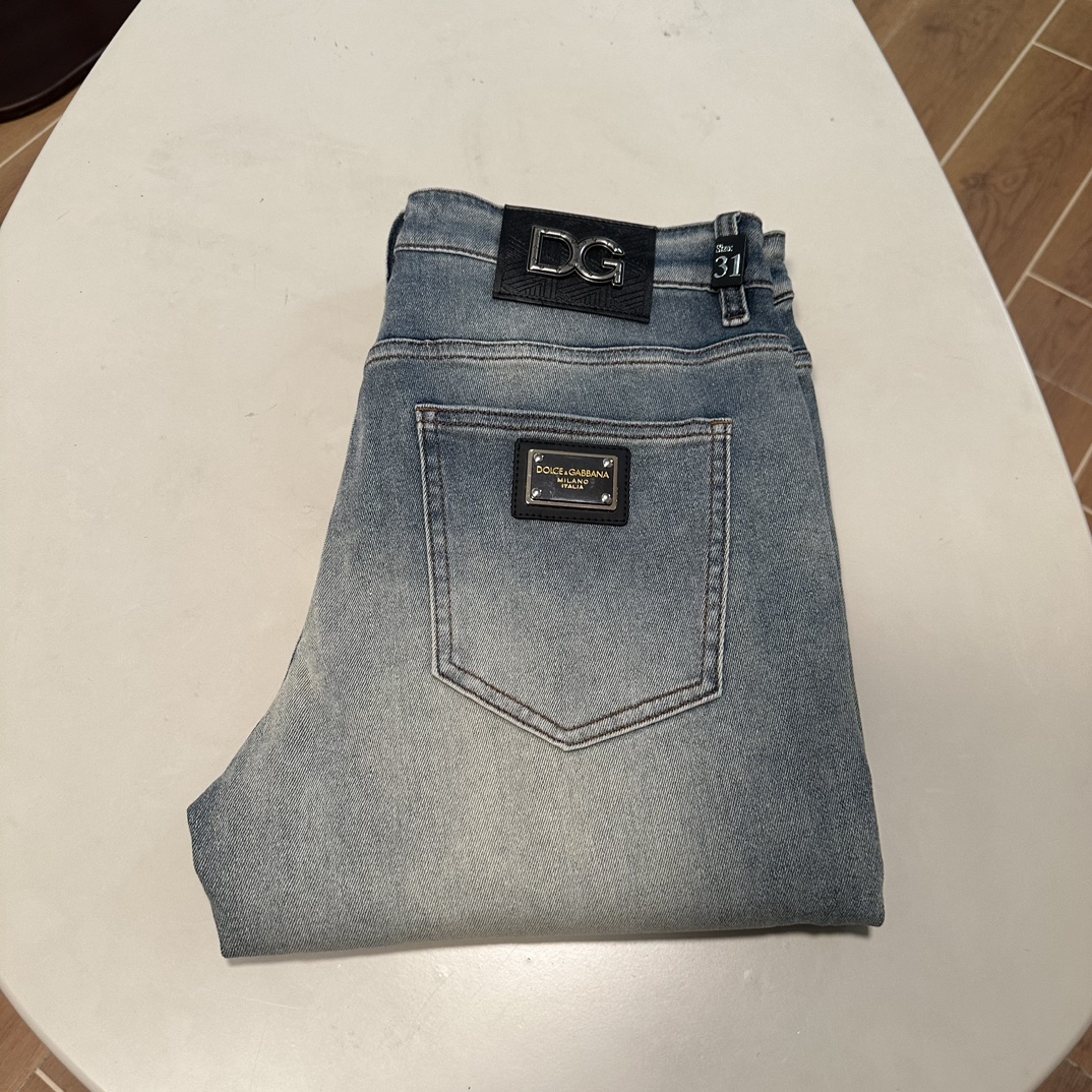 NO:160099,DG Dolce & Gabbana 2025 spring and summer new model is available in stock, original single hot jeans super customized model, original hardware, super heavy industry technology, excellent version, impeccable details!  The style is not picky, it is very high-end, and the good products are not waiting for everyone. Take a look at it and start quickly. Size 29-40, Dolce & Gabbana, Dolce & Gabbana, jeans, alexander wang19860909DG 杜嘉班纳 2025春夏新款现货上市,原单爆款牛仔裤超级定制款,原版五金,超级重工工艺,版型超赞细节做工无可挑剔！款式不挑人,特别高档,好货不等人,看中赶紧下手,尺码29-40,,Dolce&Gabbana,Dolce&Gabbana,jeans,alexander wang,Men's clothing