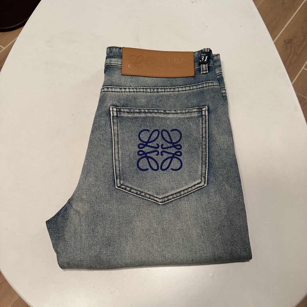 NO:160097,Luo Yiwei's new spring and summer 2025 new model is available in stock, original single hot jeans super customized model, original hardware, super heavy industry technology, excellent version, impeccable details!  The style is not picky, it is very high-end, and the good products are not waiting for everyone. Take a look at it and start quickly. Size 29-40, loewe, jeans, alexander wang19860909罗意威 2025春夏新款现货上市,原单爆款牛仔裤超级定制款,原版五金,超级重工工艺,版型超赞细节做工无可挑剔！款式不挑人,特别高档,好货不等人,看中赶紧下手,尺码29-40,,loewe,jeans,alexander wang,Men's clothing