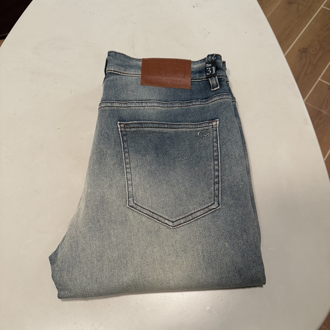 NO:160095,DIOR 2025 spring and summer new model is available in stock, original single hot jeans super customized, original hardware, super heavy industry technology, excellent version, impeccable details!  The style is not picky, it is very high-end, and the good products are not waiting for everyone. If you like it, hurry up and start, size 29-40, dior, dior, jeans, alexander wang19860909DIOR 迪奥2025春夏新款现货上市,原单爆款牛仔裤超级定制款,原版五金,超级重工工艺,版型超赞细节做工无可挑剔！款式不挑人,特别高档,好货不等人,看中赶紧下手,尺码29-40,,dior,dior,jeans,alexander wang,Men's clothing