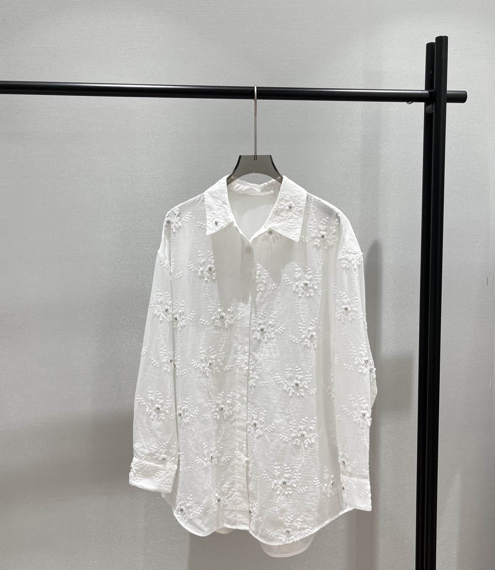 Floral Embroidered Blouse, Summer Ready, Relaxed Fit, Perfect for Vacation 5 i1745835234 5451 3