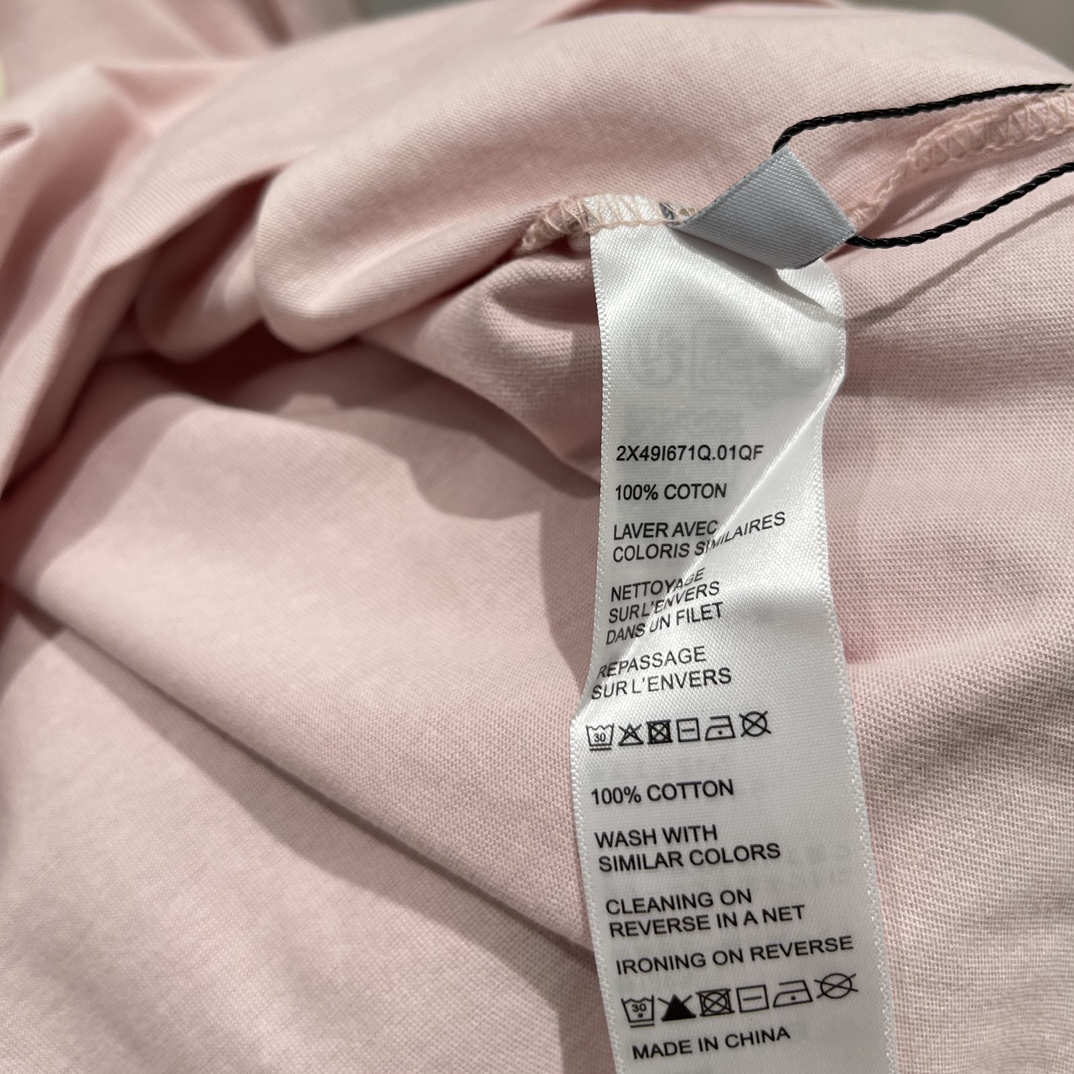 Pink Logo Velvet T-Shirt - Cropped Fit, Casual Style, and Comfortable 6 i1745836475 4016 4
