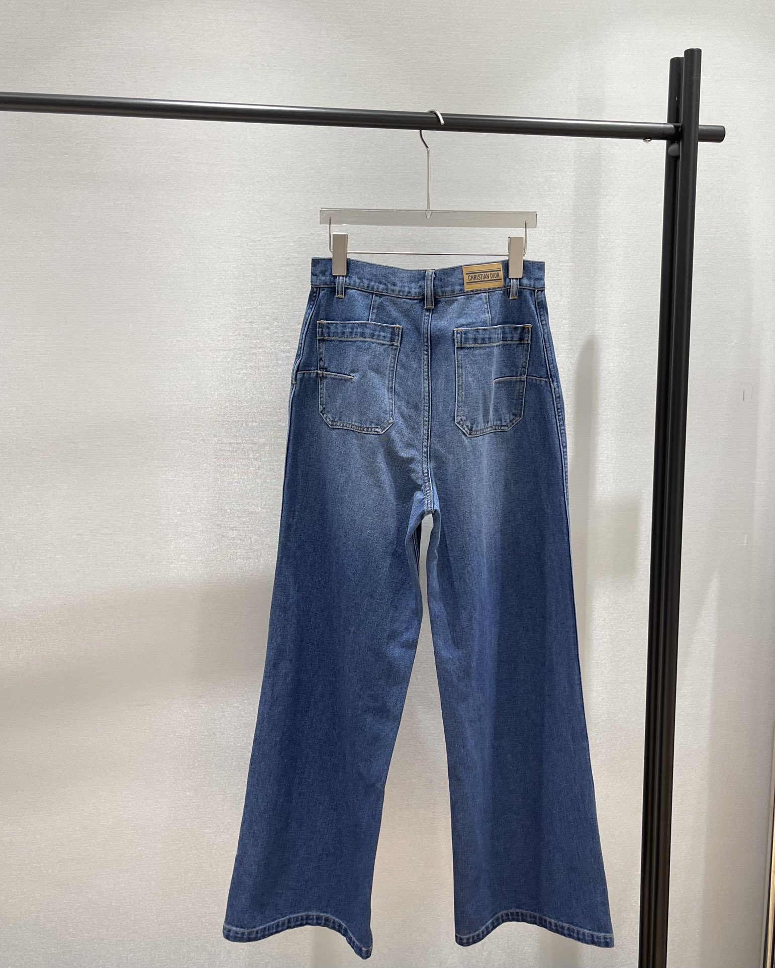 Vintage Wash Straight Leg Jeans with Double Pockets and Logo Detail 7 i1745840598 2207 5