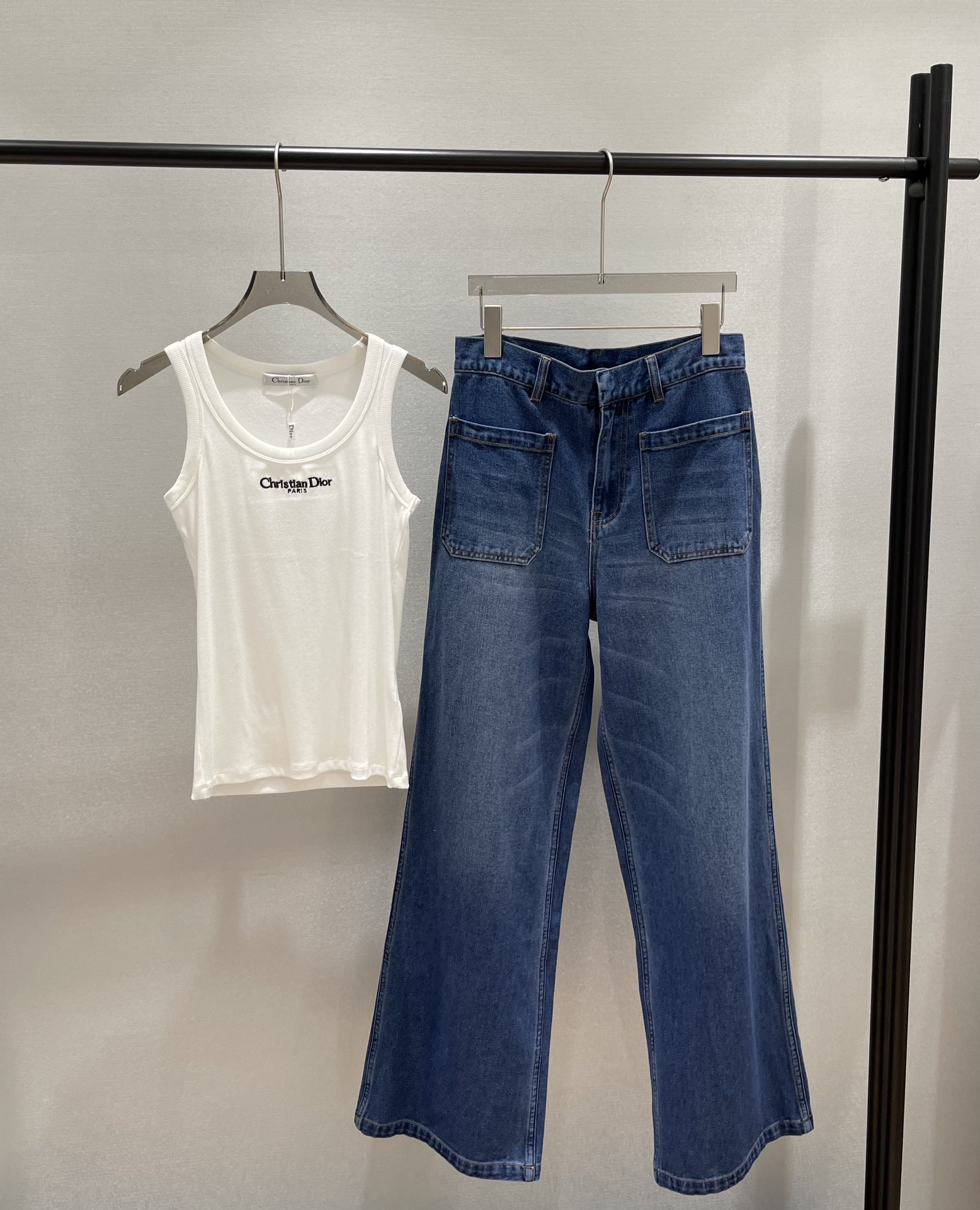 Vintage Wash Straight Leg Jeans with Double Pockets and Logo Detail 3 i1745840598 2467 1