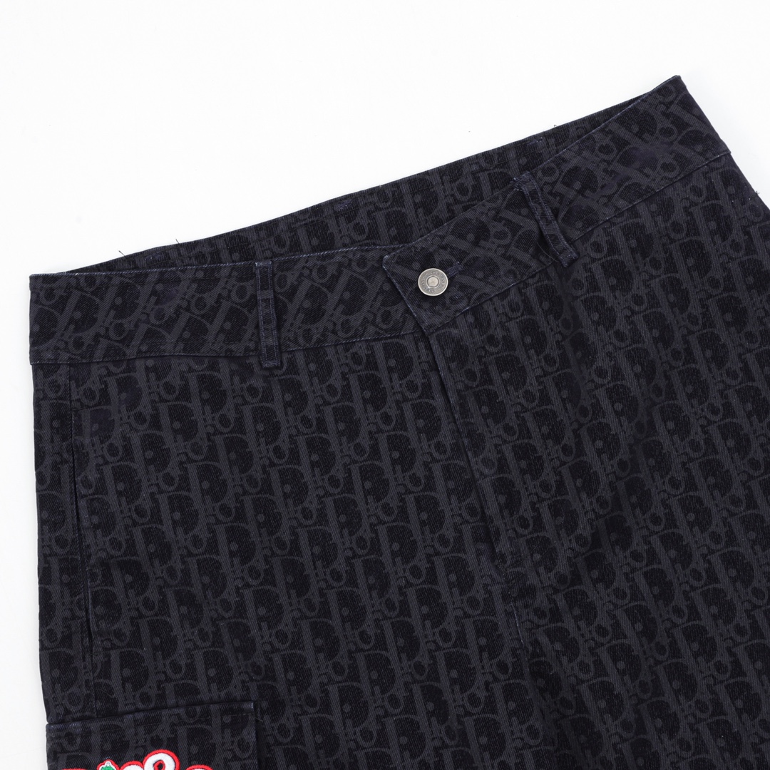 Dior Short Denim con Estampado Oblicuo y Detalle de Logotipo, Edición Limitada 4 i1745843935 2480 2