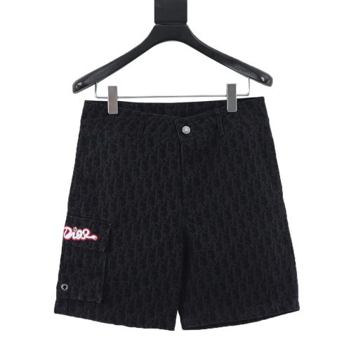 Dior Short Denim con Estampado Oblicuo y Detalle de Logotipo, Edición Limitada 16 Dior Short Denim con Estampado Oblicuo y Detalle de Logotipo, Edición Limitada