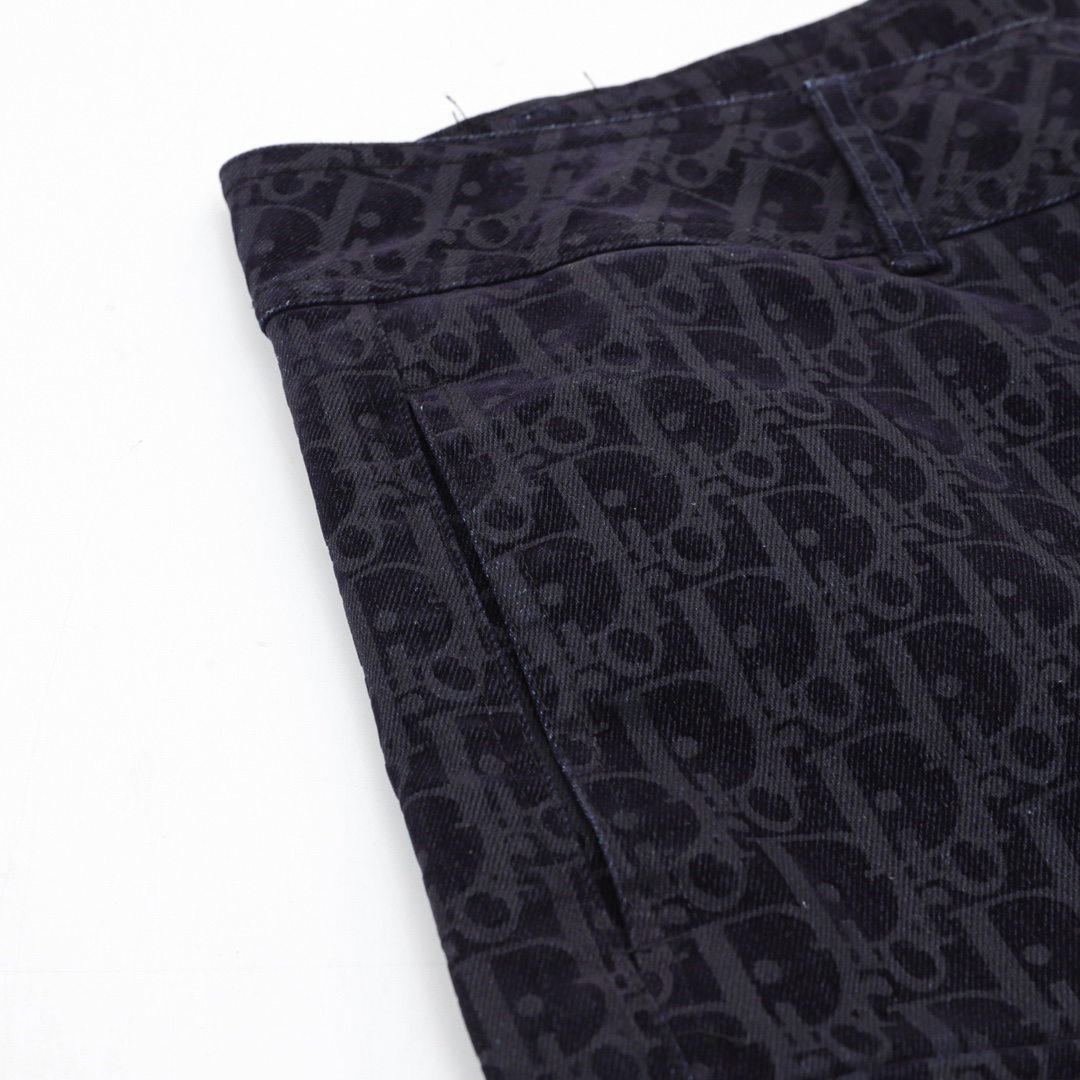 Dior Short Denim con Estampado Oblicuo y Detalle de Logotipo, Edición Limitada 5 i1745843935 4348 3
