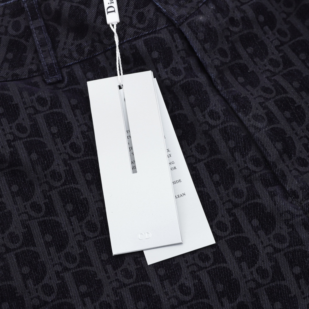 Dior Short Denim con Estampado Oblicuo y Detalle de Logotipo, Edición Limitada 8 i1745843935 9315 6