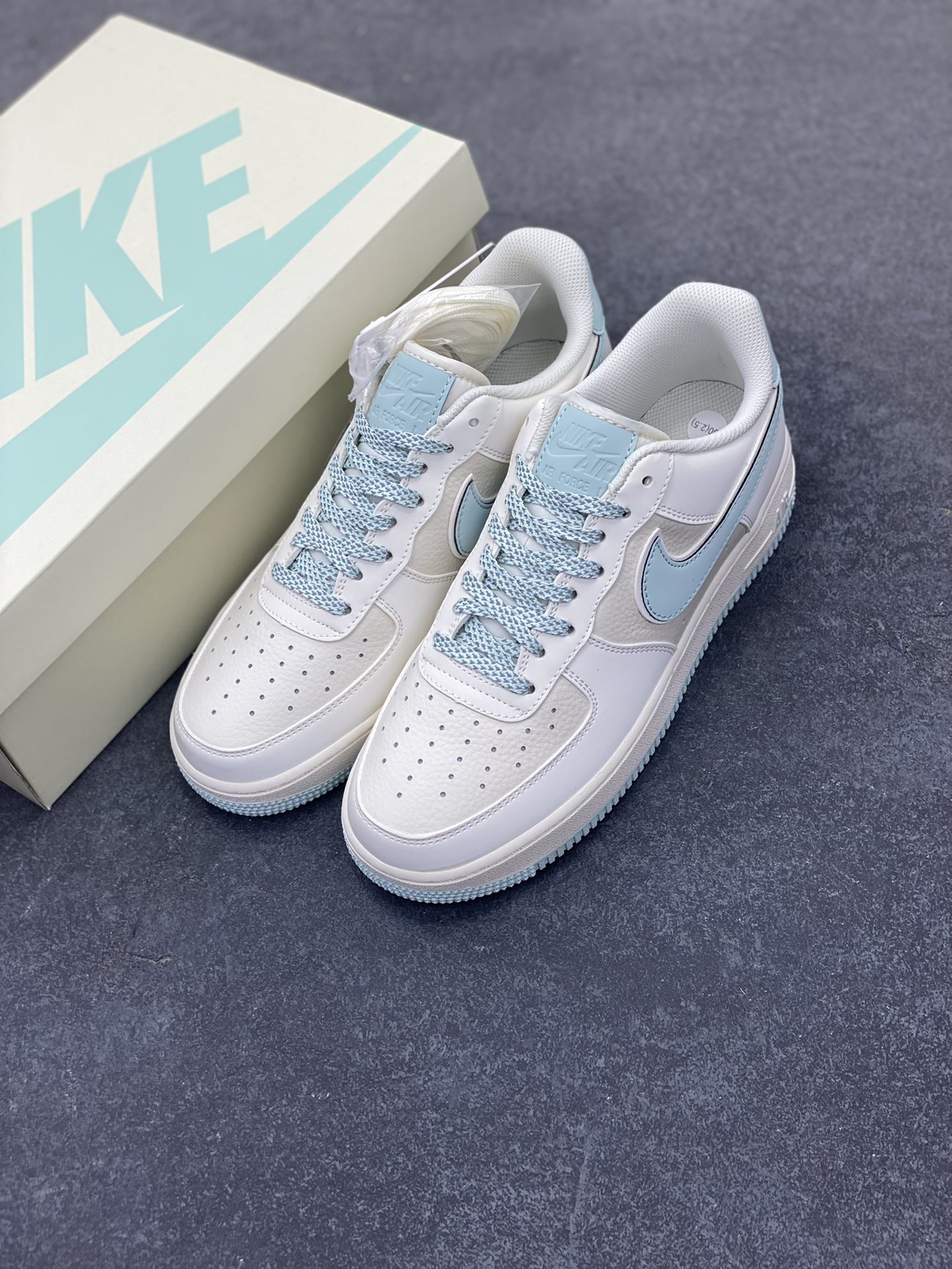 图片[8]-Nike Air Force 1 Low \’07 米冰蓝 满天星低帮空军一号休闲板鞋 客供高亮3m反光 定制头成皮料 定制鞋盒 原楦原纸板 纯正版型 内置全掌气垫 货号：GL6835-011 尺码：36 36.5 37.5 38 38.5 39 40 40.5 41 42 42.5 43 44 44.5 45-选品中心