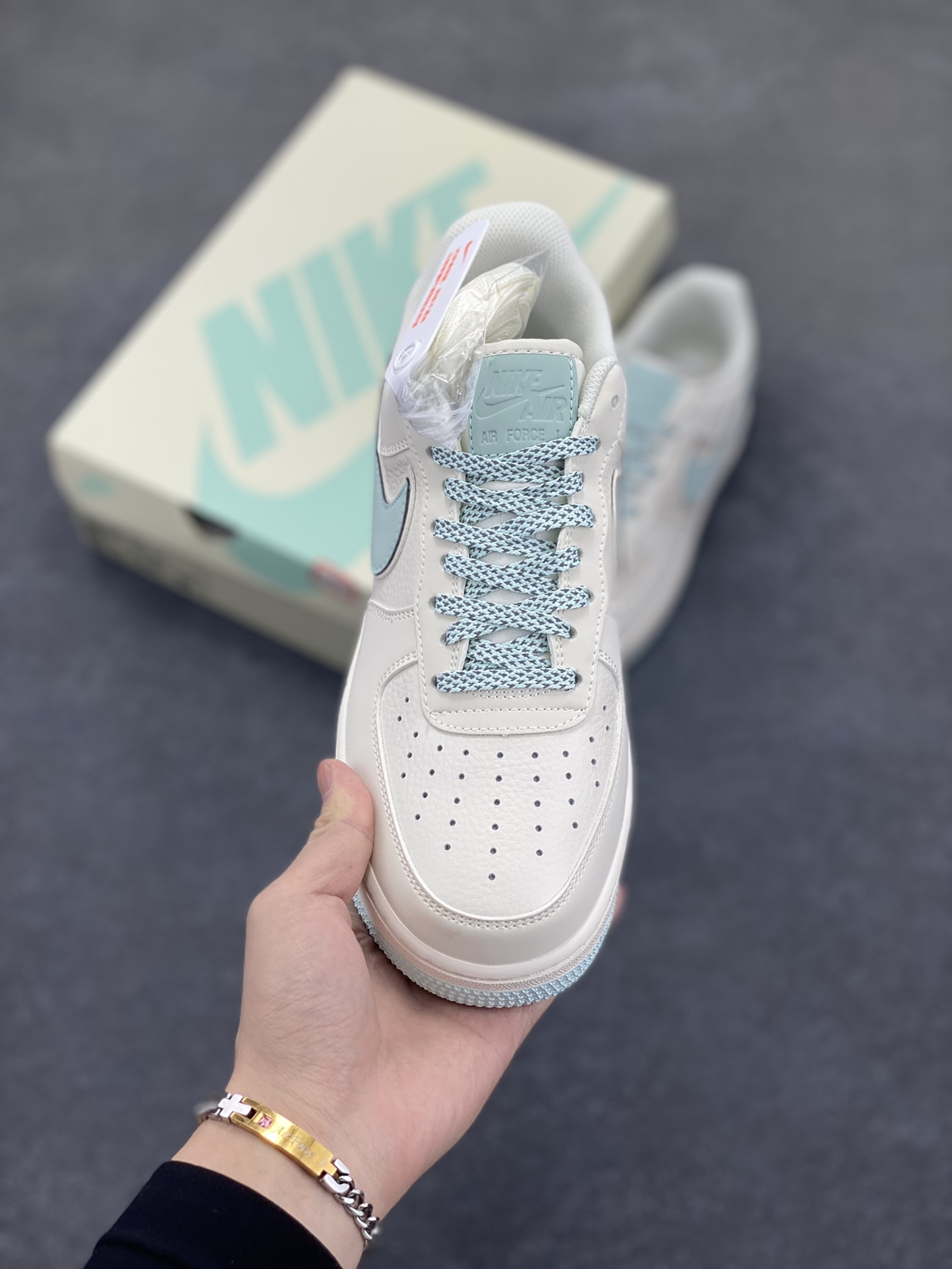 图片[2]-Nike Air Force 1 Low \’07 米冰蓝 满天星低帮空军一号休闲板鞋 客供高亮3m反光 定制头成皮料 定制鞋盒 原楦原纸板 纯正版型 内置全掌气垫 货号：GL6835-011 尺码：36 36.5 37.5 38 38.5 39 40 40.5 41 42 42.5 43 44 44.5 45-选品中心