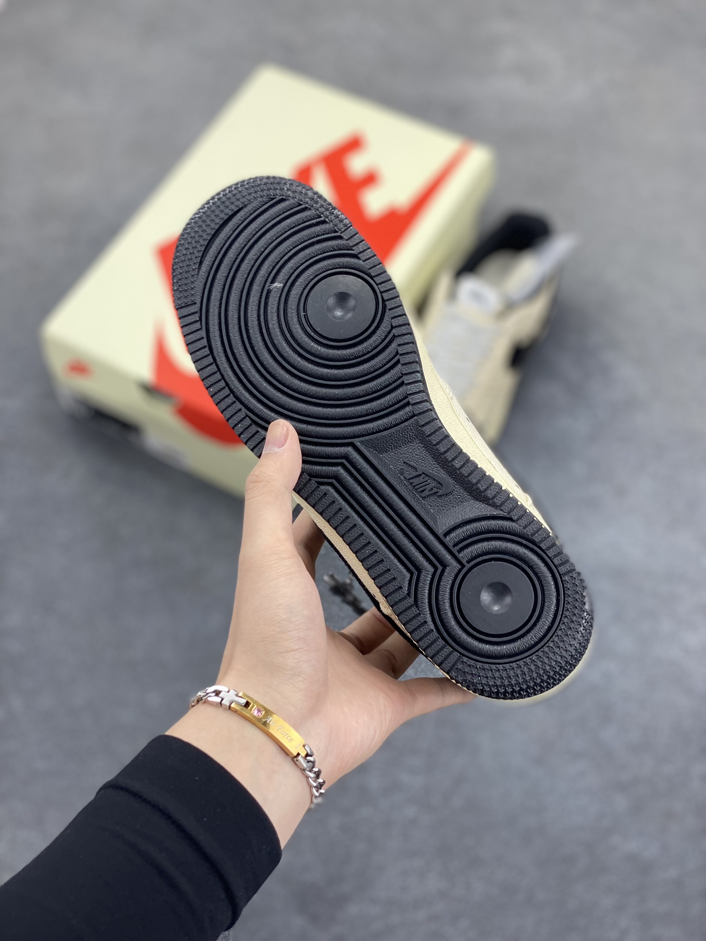 图片[5]-NIke Air Force 1 \’07 Low “斯图西联名——棉麻”空军一号 低帮 运动鞋 休闲鞋 折边针车 工艺难度大 原楦头原纸板 原装鞋盒 定制五金配件 内置全掌气垫 原厂鞋底 货号：XX3168-153 尺码：36 36.5 37.5 38 38.5 39 40 40.5 41 42 42.5 43 44 44.5 45-选品中心