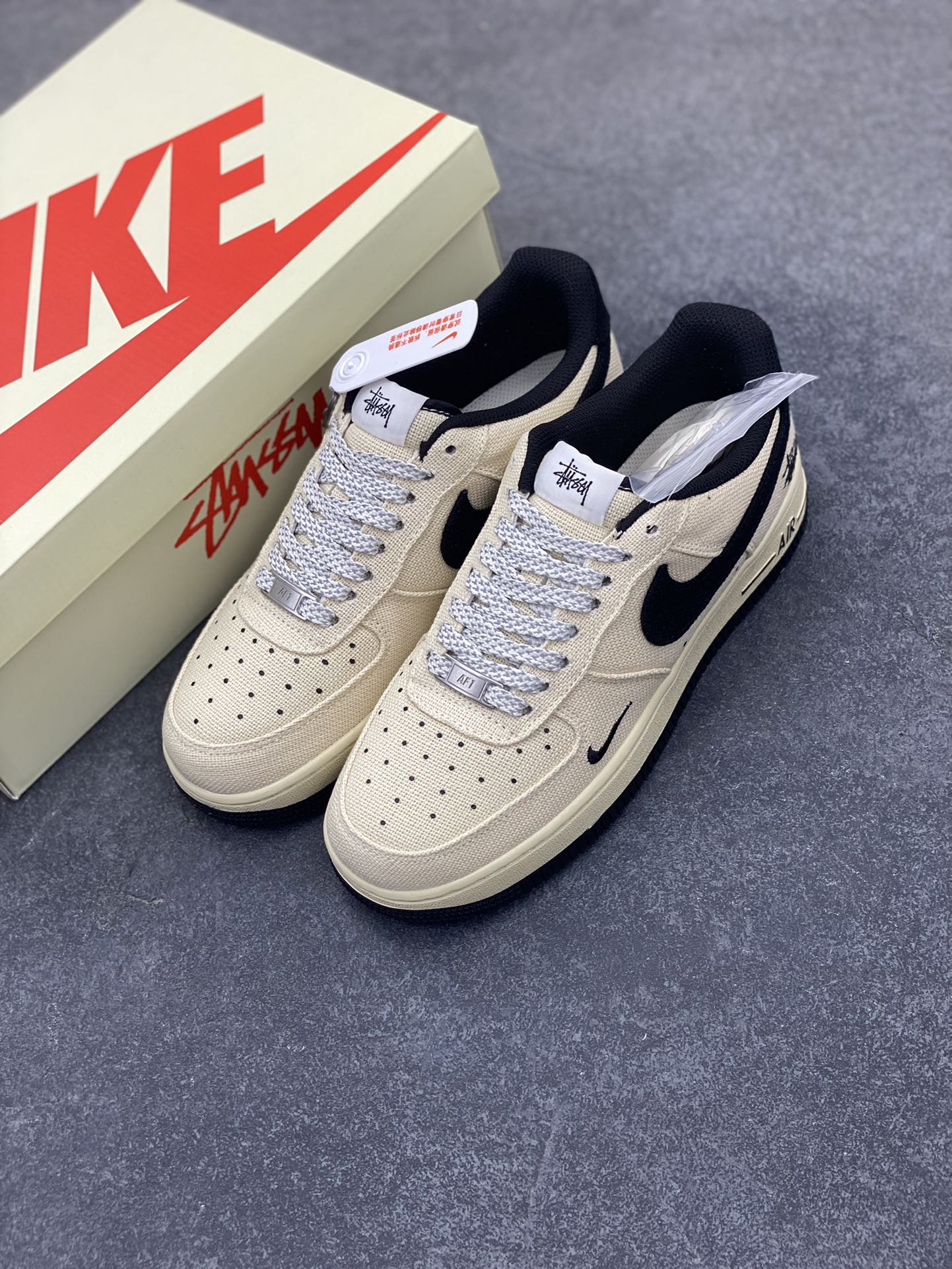 图片[8]-NIke Air Force 1 \’07 Low “斯图西联名——棉麻”空军一号 低帮 运动鞋 休闲鞋 折边针车 工艺难度大 原楦头原纸板 原装鞋盒 定制五金配件 内置全掌气垫 原厂鞋底 货号：XX3168-153 尺码：36 36.5 37.5 38 38.5 39 40 40.5 41 42 42.5 43 44 44.5 45-选品中心