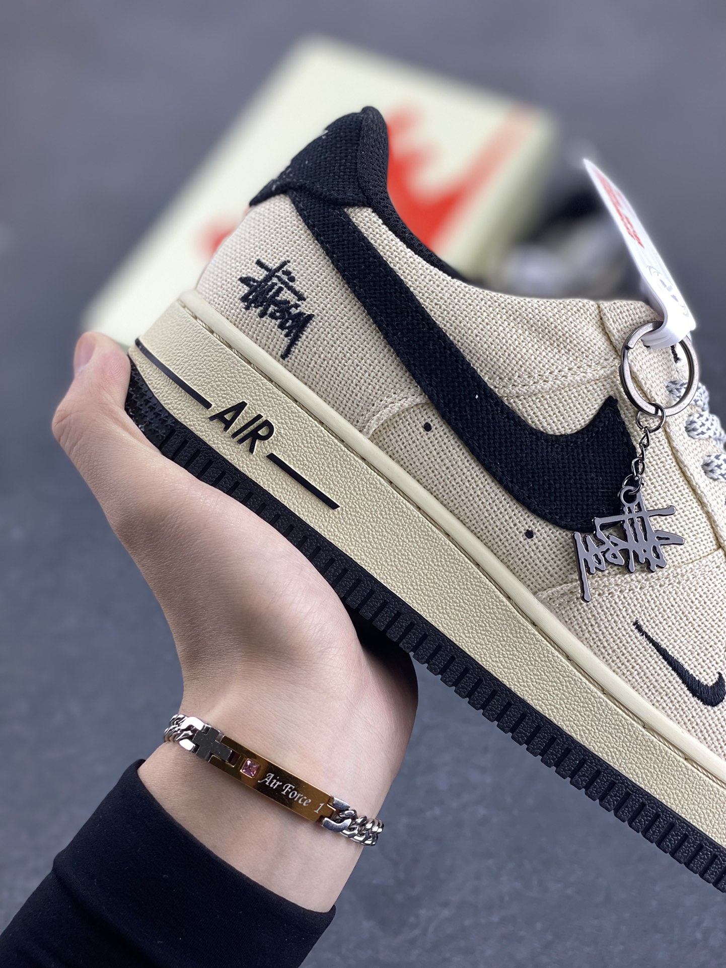 图片[6]-NIke Air Force 1 \’07 Low “斯图西联名——棉麻”空军一号 低帮 运动鞋 休闲鞋 折边针车 工艺难度大 原楦头原纸板 原装鞋盒 定制五金配件 内置全掌气垫 原厂鞋底 货号：XX3168-153 尺码：36 36.5 37.5 38 38.5 39 40 40.5 41 42 42.5 43 44 44.5 45-选品中心