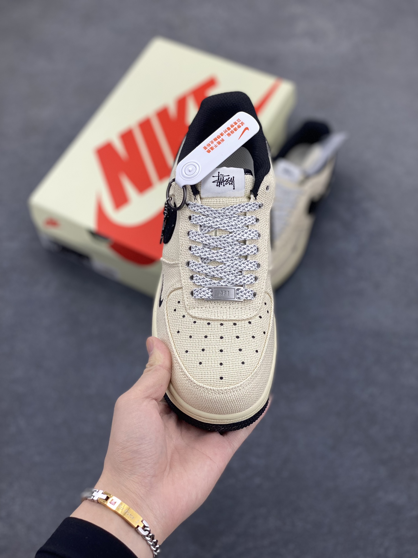 图片[2]-NIke Air Force 1 \’07 Low “斯图西联名——棉麻”空军一号 低帮 运动鞋 休闲鞋 折边针车 工艺难度大 原楦头原纸板 原装鞋盒 定制五金配件 内置全掌气垫 原厂鞋底 货号：XX3168-153 尺码：36 36.5 37.5 38 38.5 39 40 40.5 41 42 42.5 43 44 44.5 45-选品中心