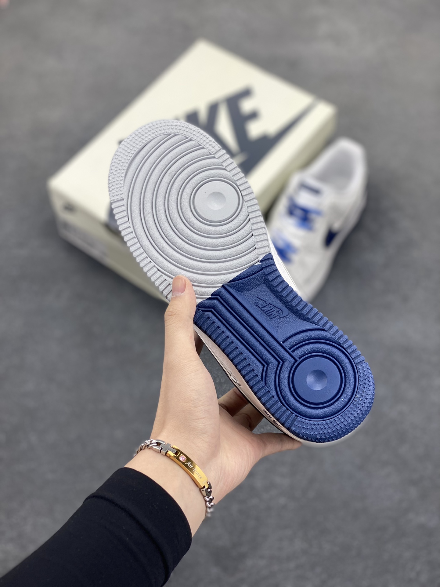 图片[5]-NIke Air Force 1 \’07 Low “Supreme联名”空军一号 低帮 运动鞋 休闲鞋 折边针车 工艺难度大 原楦头原纸板 原装鞋盒 定制五金配件 内置全掌气垫 原厂鞋底 货号：DQ6628-157 尺码：36 36.5 37.5 38 38.5 39 40 40.5 41 42 42.5 43 44 44.5 45-选品中心