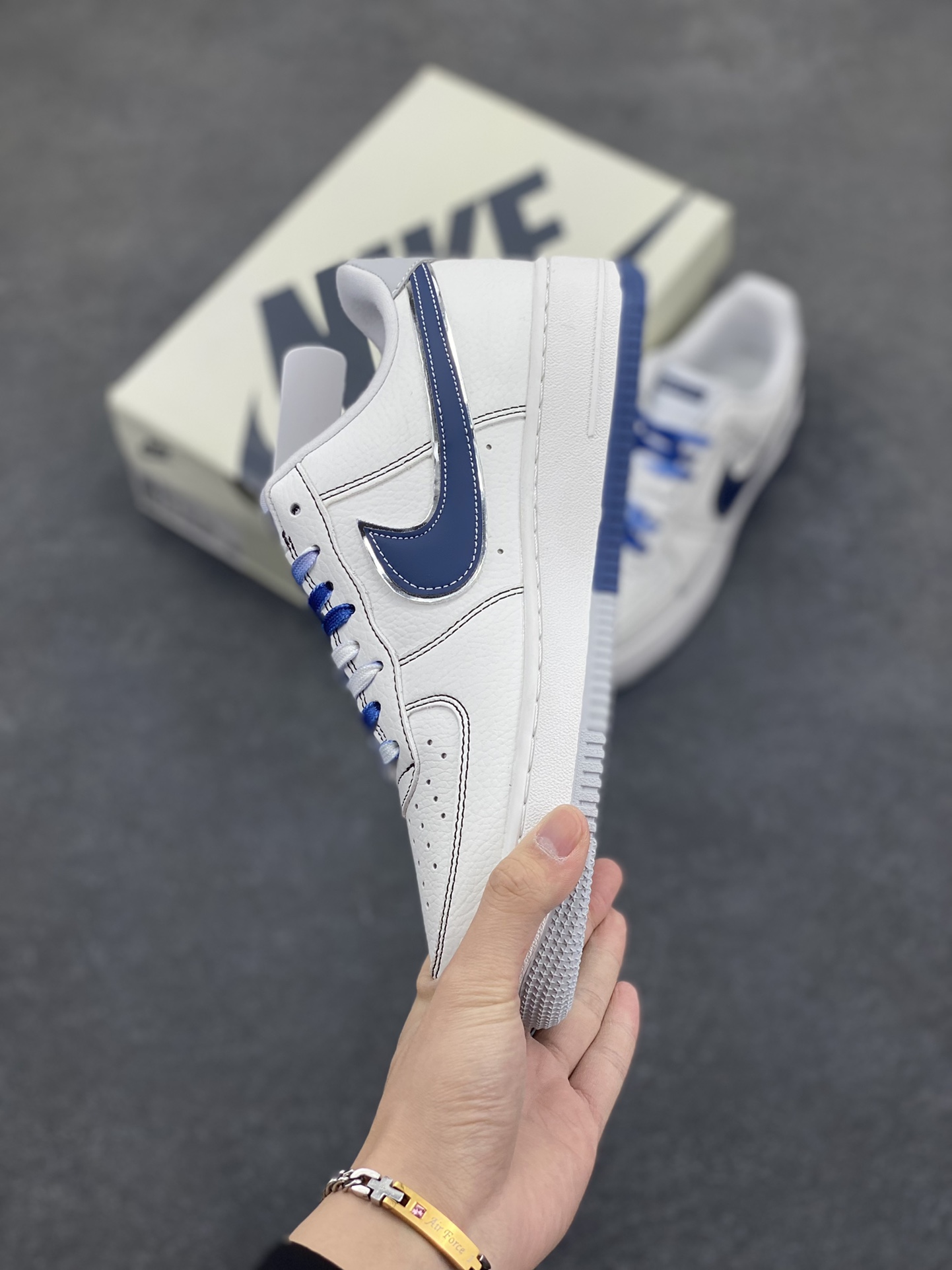 图片[3]-NIke Air Force 1 \’07 Low “Supreme联名”空军一号 低帮 运动鞋 休闲鞋 折边针车 工艺难度大 原楦头原纸板 原装鞋盒 定制五金配件 内置全掌气垫 原厂鞋底 货号：DQ6628-157 尺码：36 36.5 37.5 38 38.5 39 40 40.5 41 42 42.5 43 44 44.5 45-选品中心