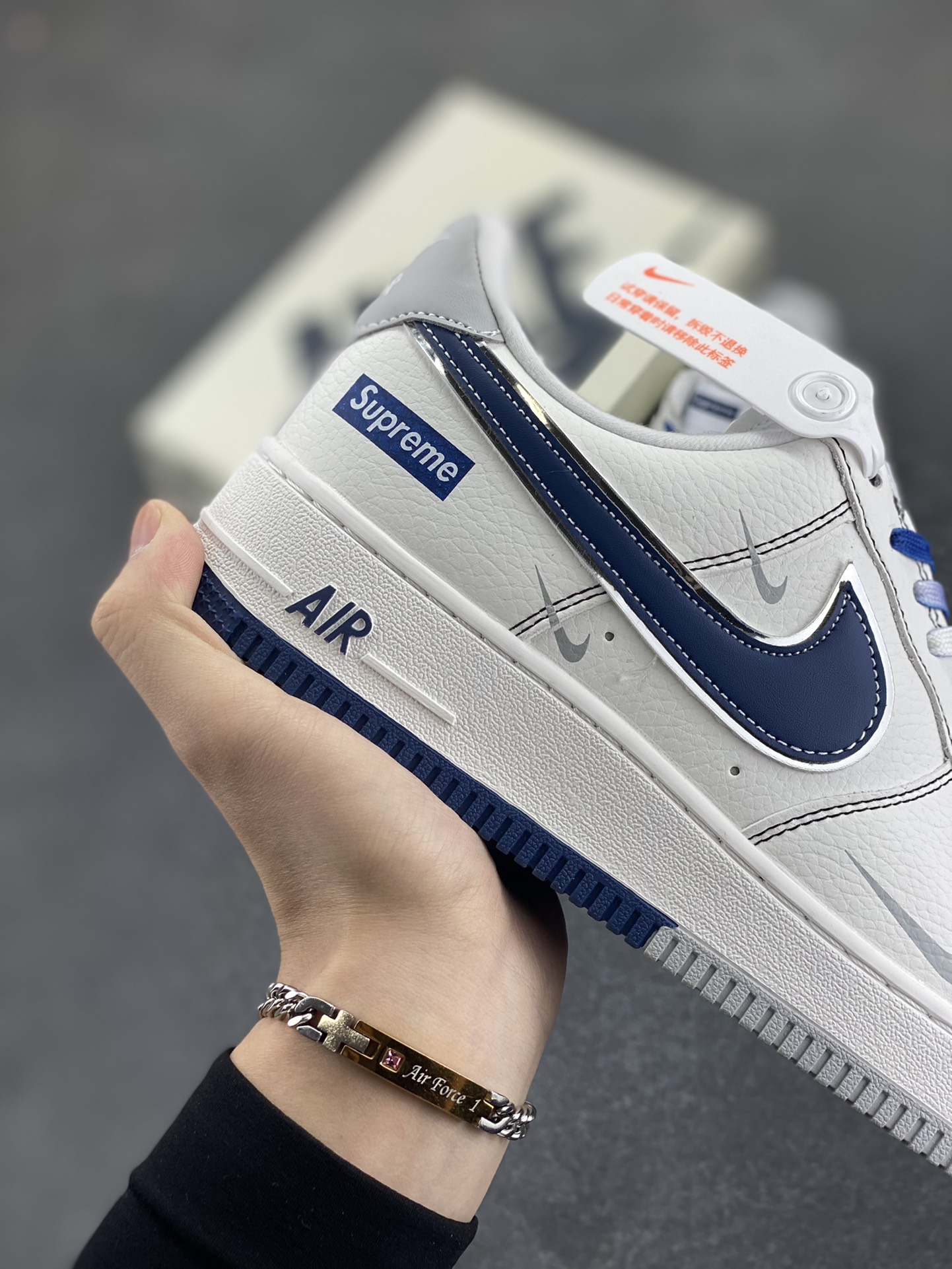 图片[6]-NIke Air Force 1 \’07 Low “Supreme联名”空军一号 低帮 运动鞋 休闲鞋 折边针车 工艺难度大 原楦头原纸板 原装鞋盒 定制五金配件 内置全掌气垫 原厂鞋底 货号：DQ6628-157 尺码：36 36.5 37.5 38 38.5 39 40 40.5 41 42 42.5 43 44 44.5 45-选品中心
