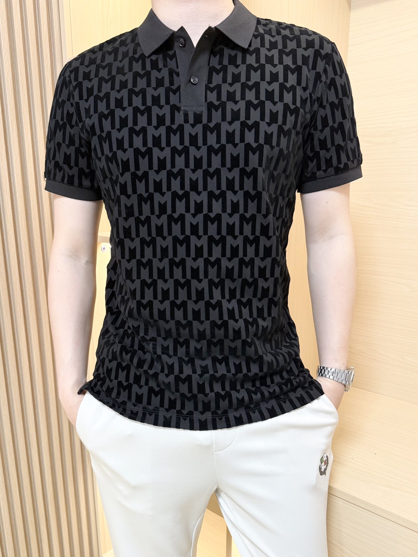 NO:153582,The latest hot polo in 2025 is shipped, and the most popular item in Europe and the United States!  Selected Italian imported fine cotton design, the whole brand flocking jacquard is elegant and fashionable, and the upper body effect is needless to say. The code number is 48-56 (model 180/140 wears 50, with Hong Kong Lane Crawford gift box packaging), Moncler, alexander wang19860909蒙口-2025最新爆款polo出货 欧美热销单品！精选意大利进口精棉设计,通体的品牌植绒提花雅致不失时尚 上身效果不用多说.码数48-56（模特180/140穿50,配香港连卡佛礼盒包装）,,Moncler,alexander wang,Men's clothing