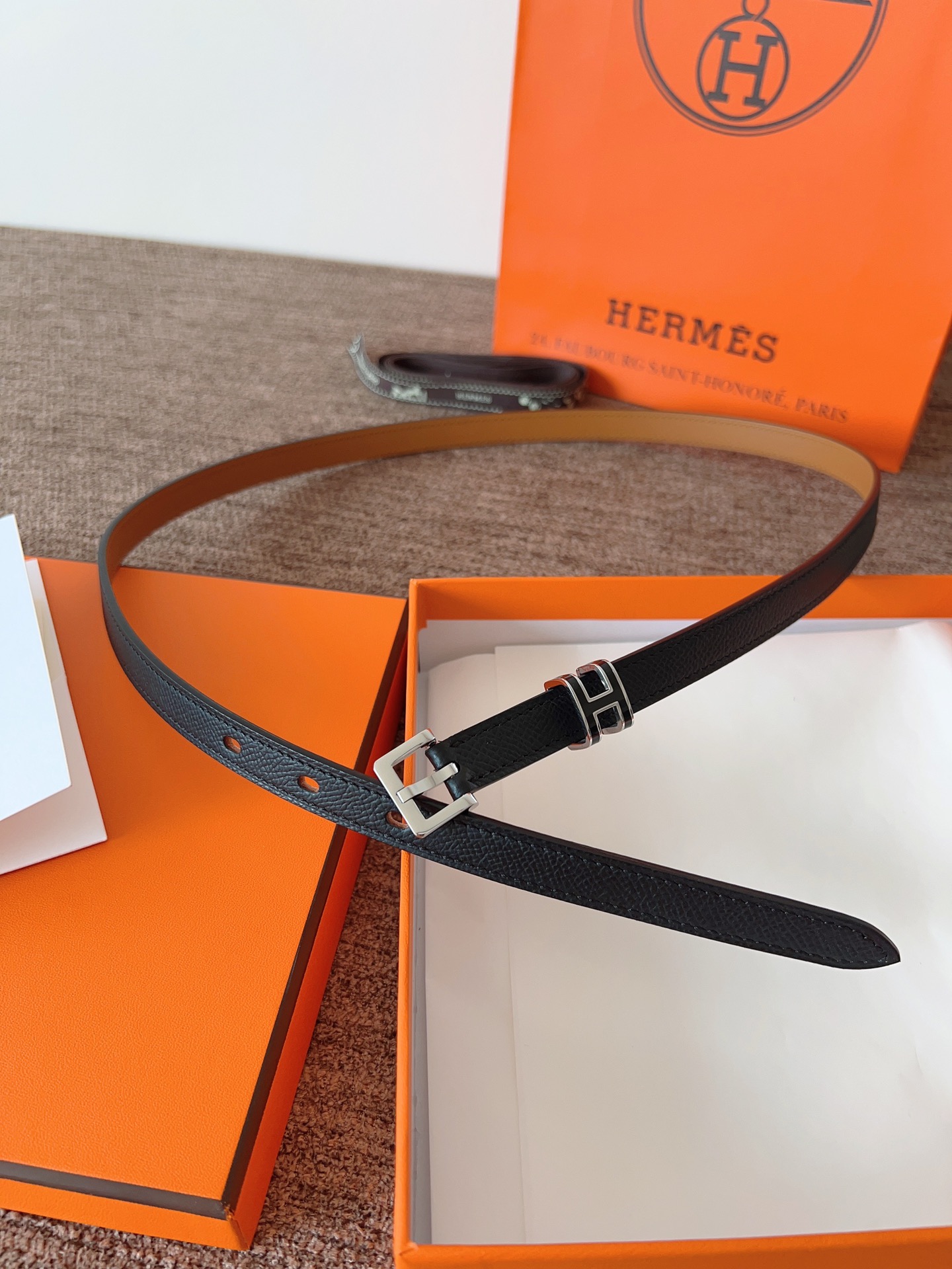 Hermès Women's Pop H Belt 15mm - Classic Style, Timeless Fashion Statement 5 i1745852531 2644 4