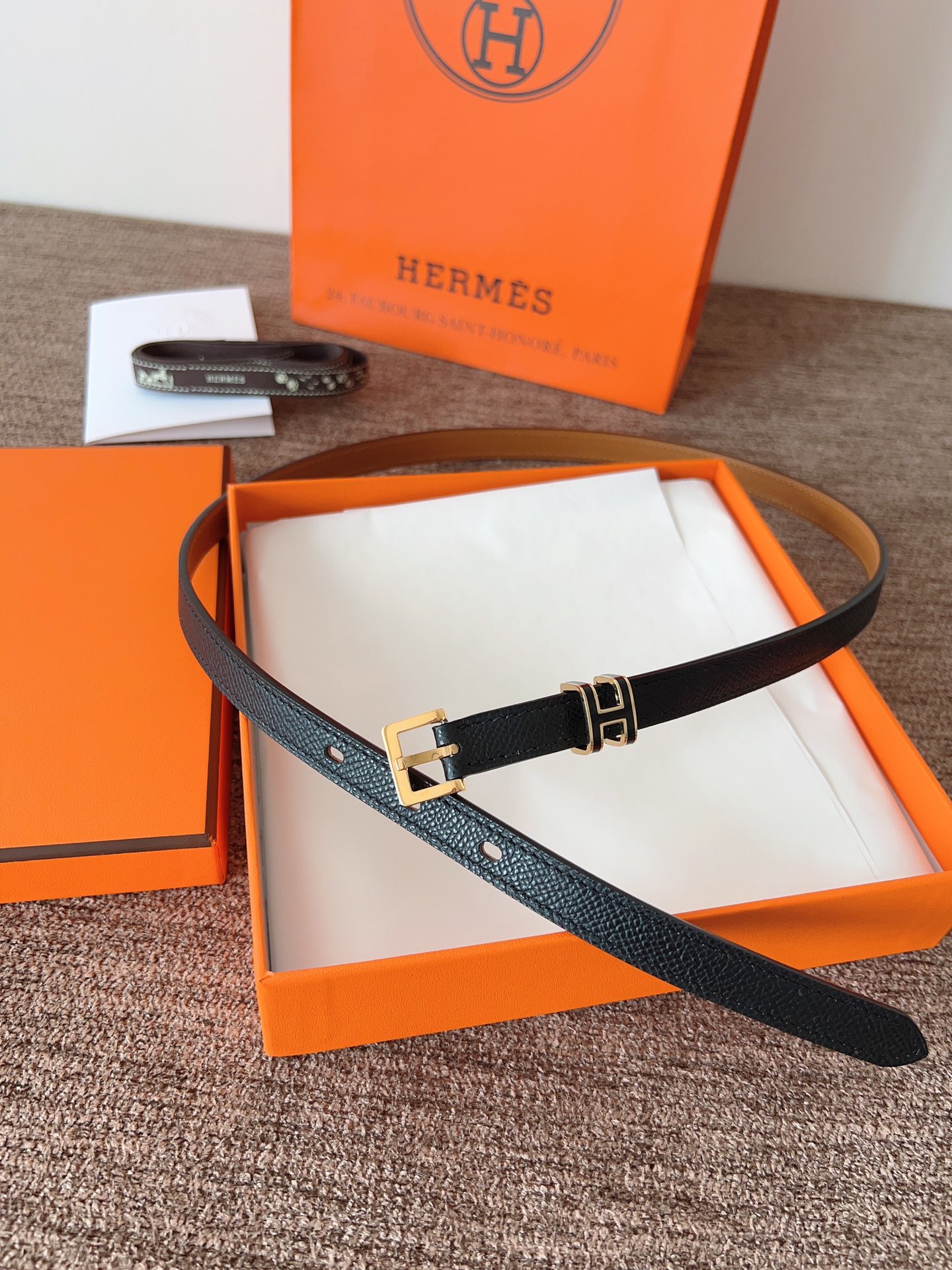 Hermès Pop H Belt: 15mm Leather Belt with Iconic H Buckle, Black/Gold 9 i1745852581 55 7