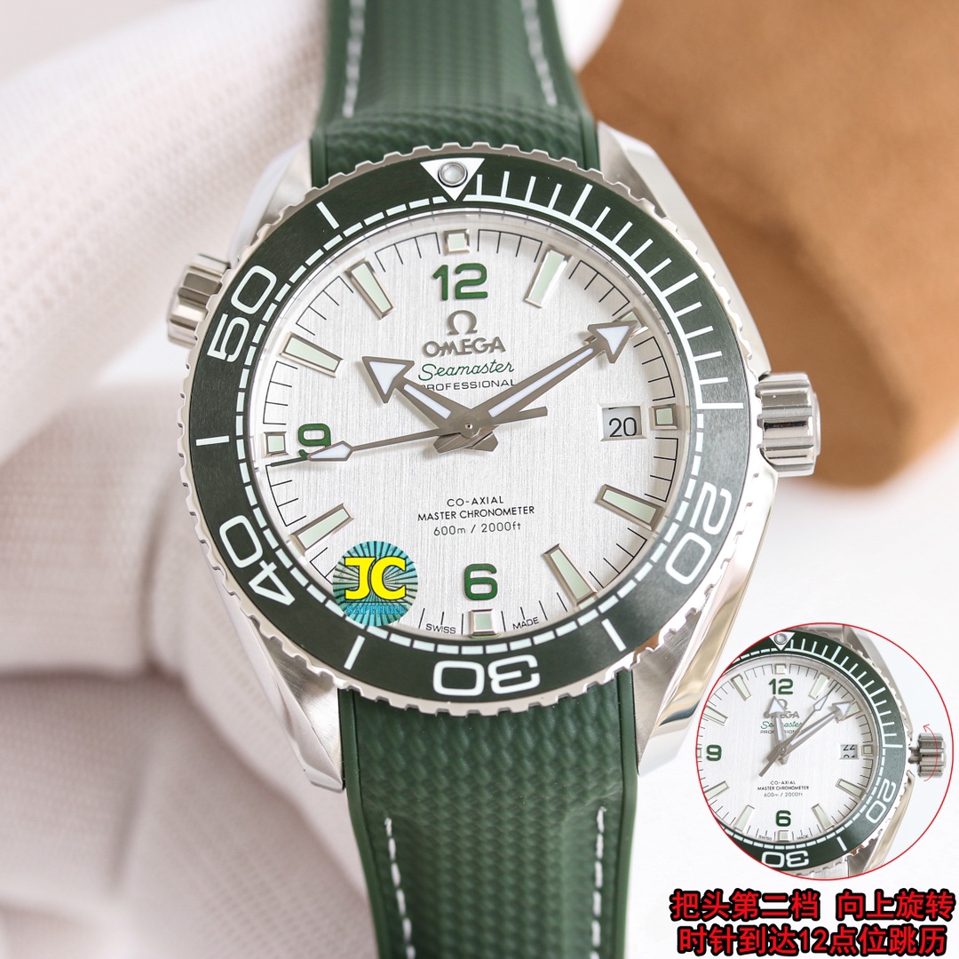 [OMEGA Watches] The dial is made of brushed steel and printed with green and