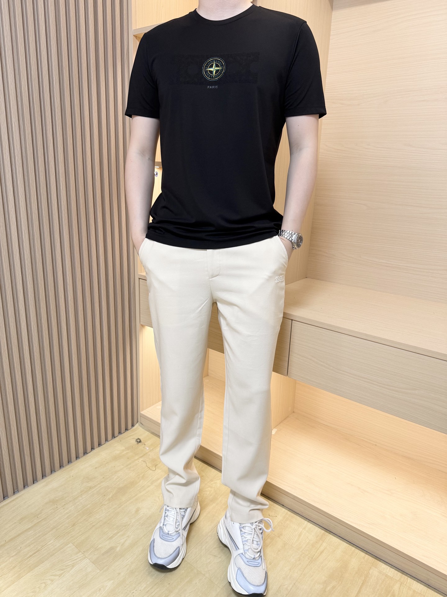 NO:153597,Shitou Island - the latest hot polo in 2025 is shipped, and it is a hot item in Europe and the United States!  Selected Italian imported fine cotton design, exquisite brand logo and custom buttons on the chest are elegant and fashionable, and the upper body effect is needless to say. The code number m-3xl (model 180/140 wears 50, with Hong Kong Lane Crawford gift box packaging), alexander wang19860909石头岛-2025最新爆款polo出货 欧美热销单品！精选意大利进口精棉设计,胸前的精致的品牌标志和定制纽扣雅致不失时尚 上身效果不用多说.码数m-3xl（模特180/140穿50,配香港连卡佛礼盒包装）,,alexander wang,Men's clothing