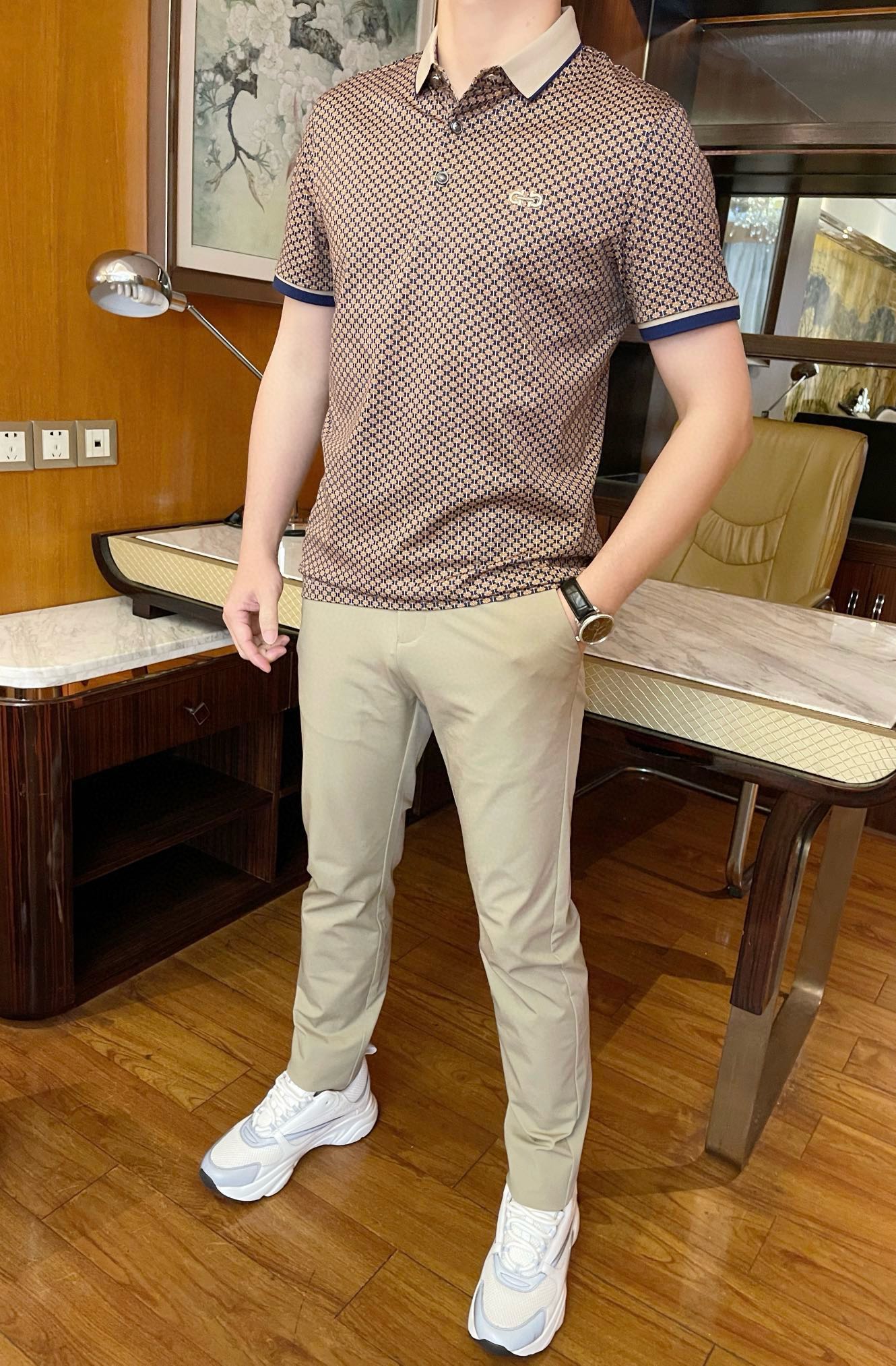 NO:151274,Ferragamo - The latest hot-selling Polo in 2025 counters is shipped, and the most popular items in London counters are sold!  Selected Italian imported mercerized cotton fabrics with the latest designs, the latest color schemes and brand logo embroidery on the chest to show off your taste. Business and casual boutique. Size: 48-56 (model 173/130 wears 48 sizes, with Hong Kong Lane Crawford gift box packaging), ferragamo, alexander wang19860909菲拉格慕-2025专柜最新爆款Polo出货 伦敦专柜热销单品！精选意大利进口丝光棉面料搭配最新的设计,最新配色和胸口的品牌logo刺绣彰显品味 商务休闲精品.尺码:48-56（模特173/130穿48码,配香港连卡佛礼盒包装）,,ferragamo,alexander wang,Men's clothing