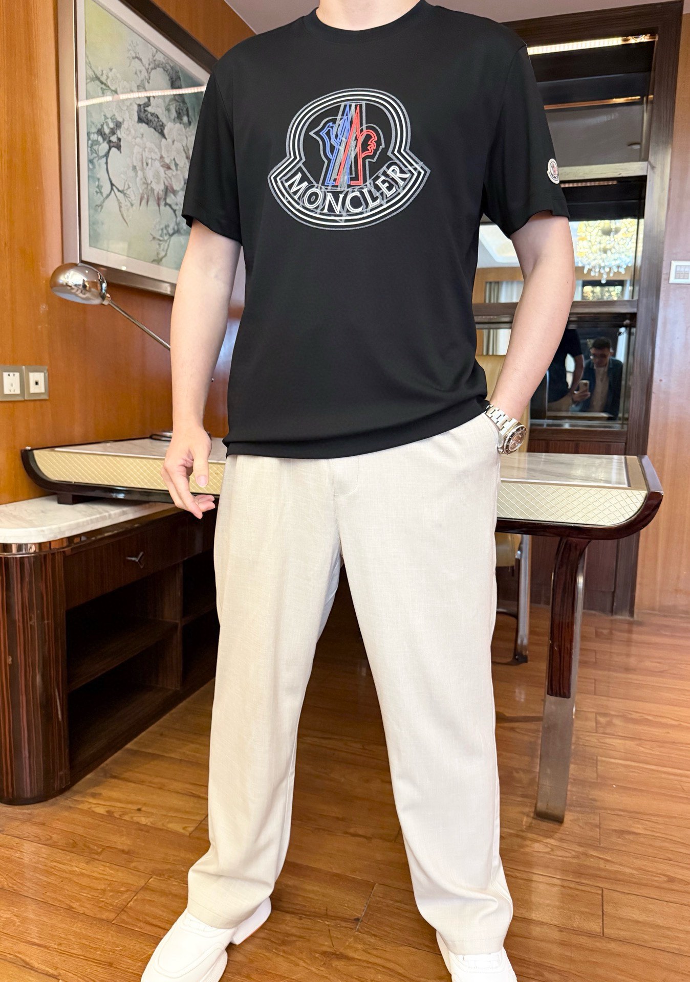 NO:151285,The latest hot T-shirts in the counter in 2025 are shipped, and the most popular items in European and American counters are sold!  Selected Italian imported fine cotton fabrics with fashionable designs, exquisite brand logo on the chest to show the charm You are definitely worthy of having. Number 48-56 (model 173/130 wears 48, with Hong Kong Lane Crawford gift box packaging), Moncler,tees, t-shirt,alexander wang19860909蒙口-2025专柜最新爆款T恤出货 欧美专柜热销单品！精选意大利进口精棉面料搭配时尚的设计,胸前精致的品牌标志彰显韵味 您绝对值得拥有.码数48-56（模特173/130穿48,配香港连卡佛礼盒包装）,,Moncler,tees，t-shirt,alexander wang,Men's clothing