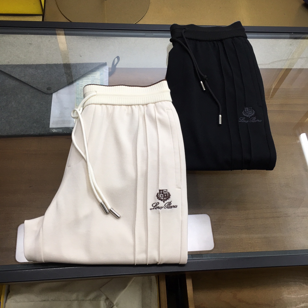NO:466823,New counter products [Loro Piana], Spring and Summer 2025, full-quality order, elastic waist straight-foot casual pants, vertical lines combined with logo embroidery, contrasting colors on the waist, elastic waist drawstring, classic and versatile, upper body has always a casual slack feeling. The fabric is made of cotton blended material, with a warm and shiny surface, highlighting the high-end texture, silky feel, comfortable and breathable upper body, and overall has a good crisp feeling. Orders for full-quality!  48-56 (model 173, 143 catties upper body 50 sizes), loro piana, alexander wang19860909专柜新品【Loro Piana诺悠翩雅】、 2025春夏 全品相订单 松紧腰直脚休闲裤 竖纹结合标志刺绣的设计,腰部边际撞色点缀 松紧腰抽绳合体的剪裁 经典百搭同时 上身有总随意的松弛感 面料采用棉混纺材质,表面有着温润光泽感 凸显高档质感 手感丝滑 上身舒适透气 整体又有好的挺括感 全品相的订单！48-56（模特173,143斤上身50码）,,loro piana,alexander wang,Men's clothing