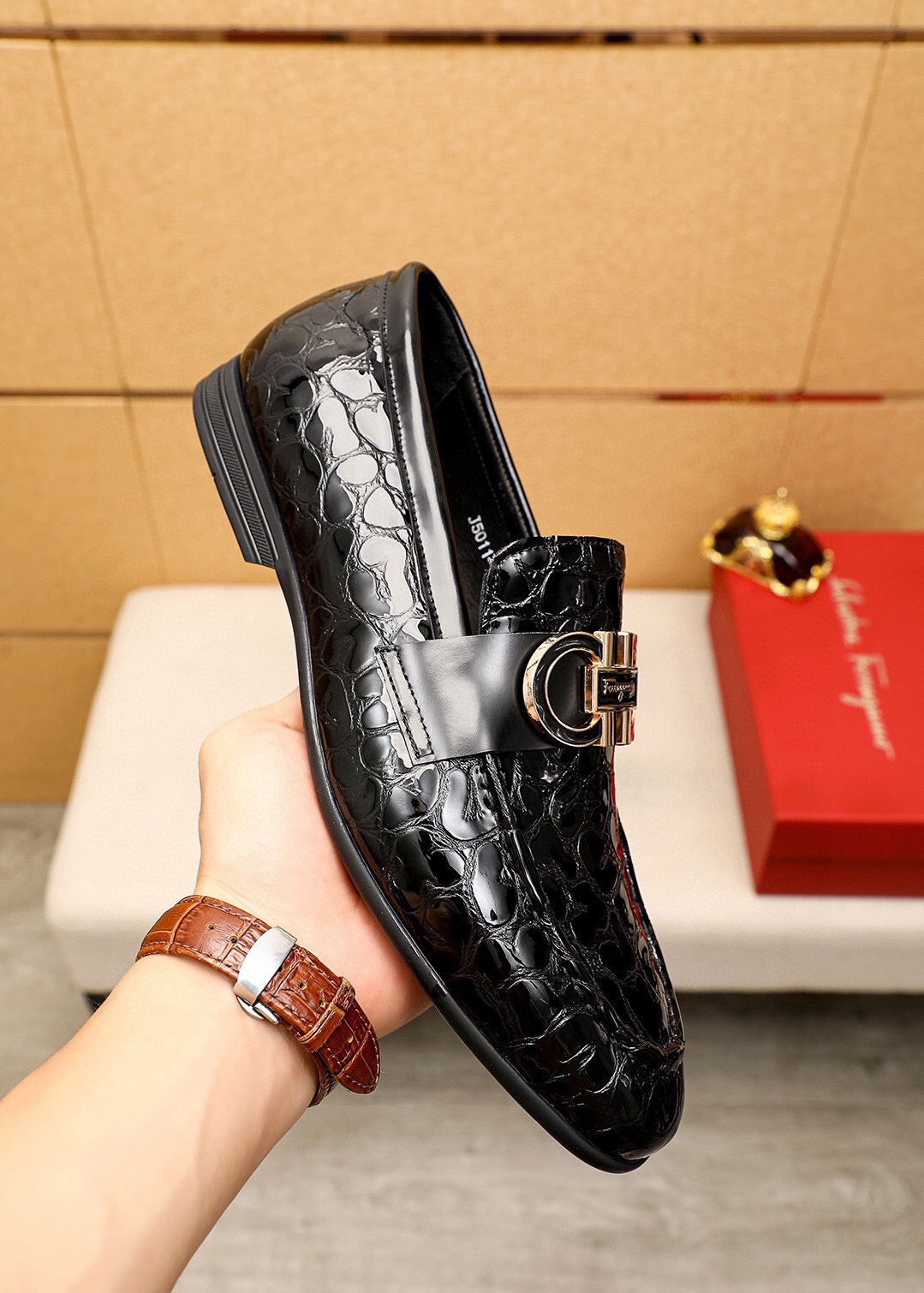 Ferragamo Men's Leather Loafers with Embossed Design and Metal Buckle 5 i1745888924 2634 3