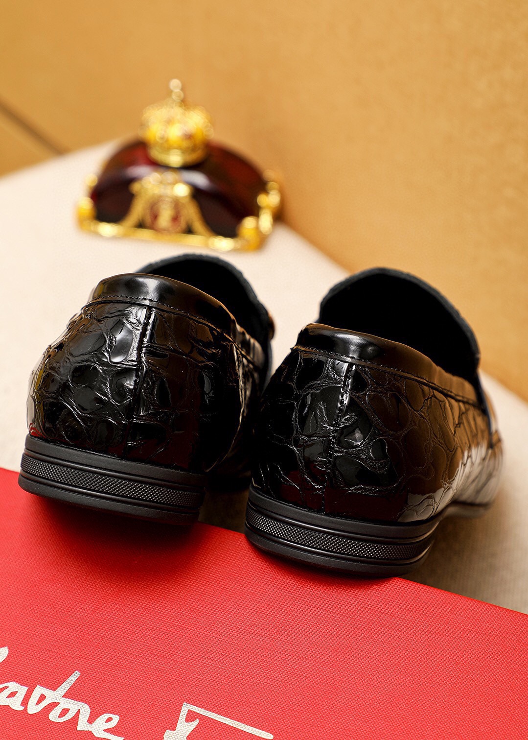 Ferragamo Men's Leather Loafers with Embossed Design and Metal Buckle 9 i1745888924 9034 7