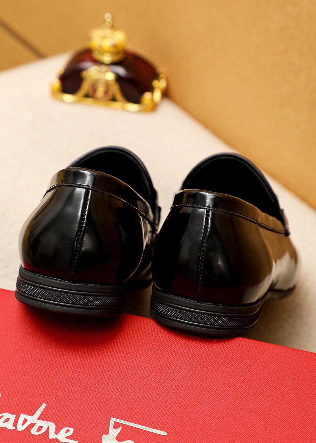 Salvatore Ferragamo Men's Leather Loafers with Embossed Detail and Metal Buckle 9 i1745888979 2658 7