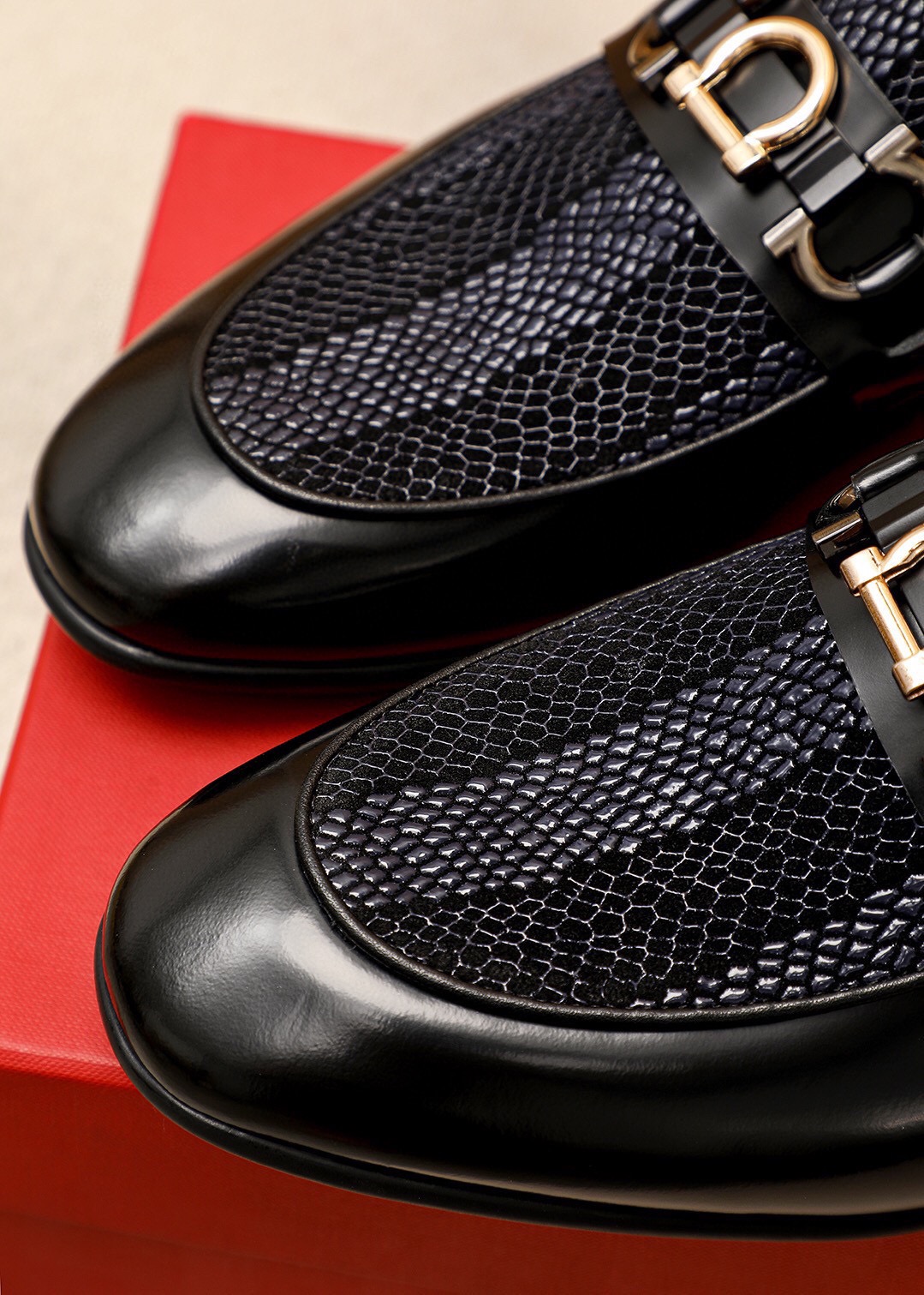 Salvatore Ferragamo Men's Leather Loafers with Embossed Detail and Metal Buckle 8 i1745888979 4998 6