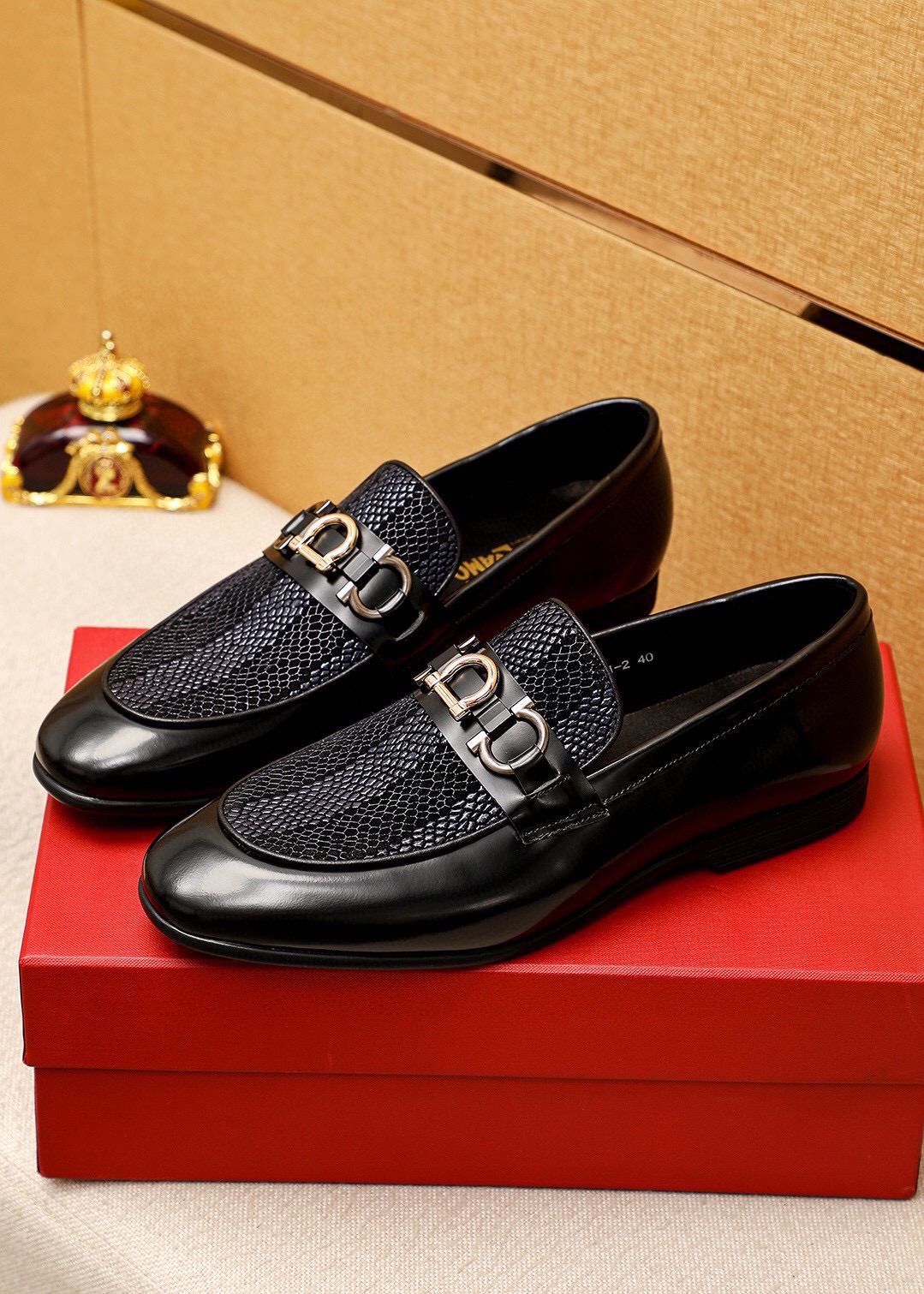 Salvatore Ferragamo Men's Leather Loafers with Embossed Detail and Metal Buckle 4 i1745888979 5808 2