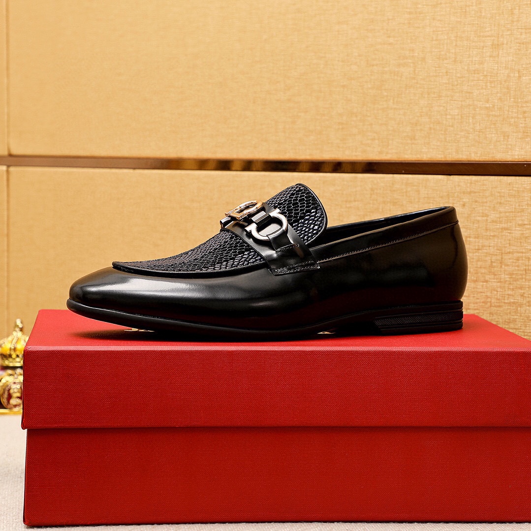Salvatore Ferragamo Men's Leather Loafers with Embossed Detail and Metal Buckle 5 i1745888979 7605 3