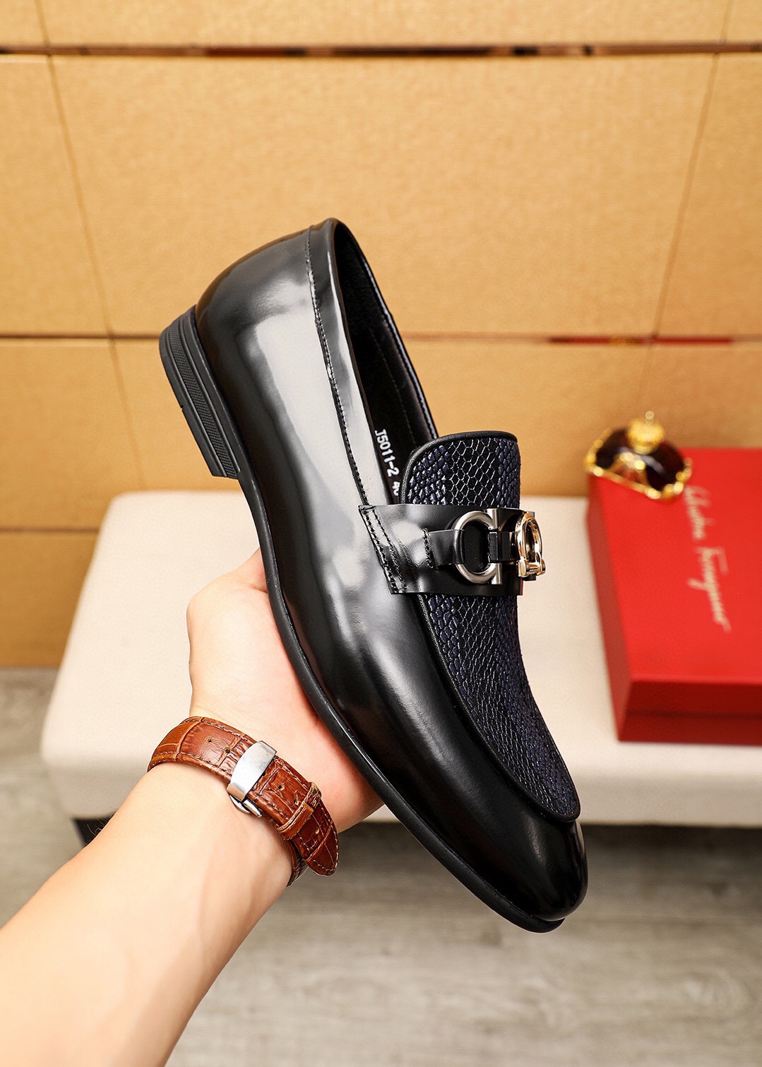 Salvatore Ferragamo Men's Leather Loafers with Embossed Detail and Metal Buckle 6 i1745888979 8093 4
