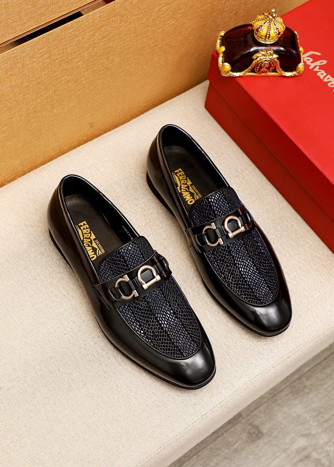 Salvatore Ferragamo Men's Leather Loafers with Embossed Detail and Metal Buckle 2 i1745888979 883 0
