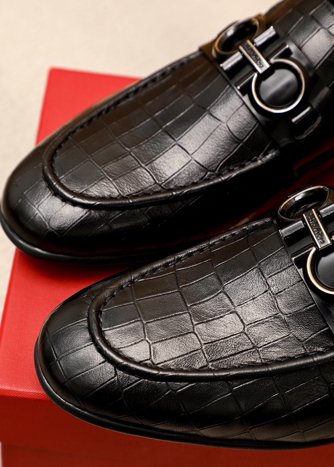 Ferragamo Men's Black Embossed Leather Loafers with Metal Hardware - Size 39-44 8 i1745889028 3710 6