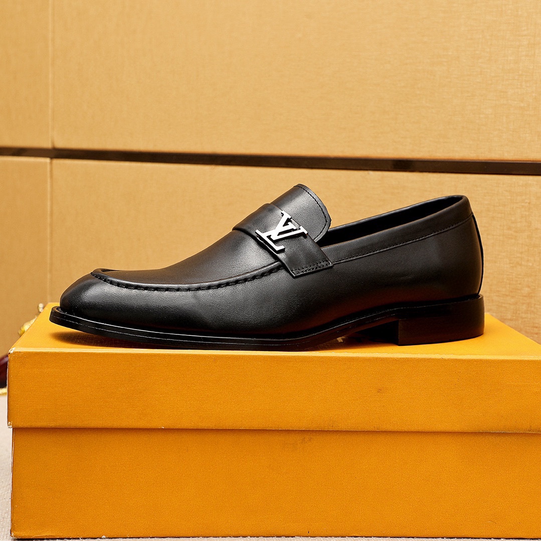Louis Vuitton Leather Loafers, Classic Style, Comfortable Fit, Sizes 38-44 5 i1745890333 2402 3