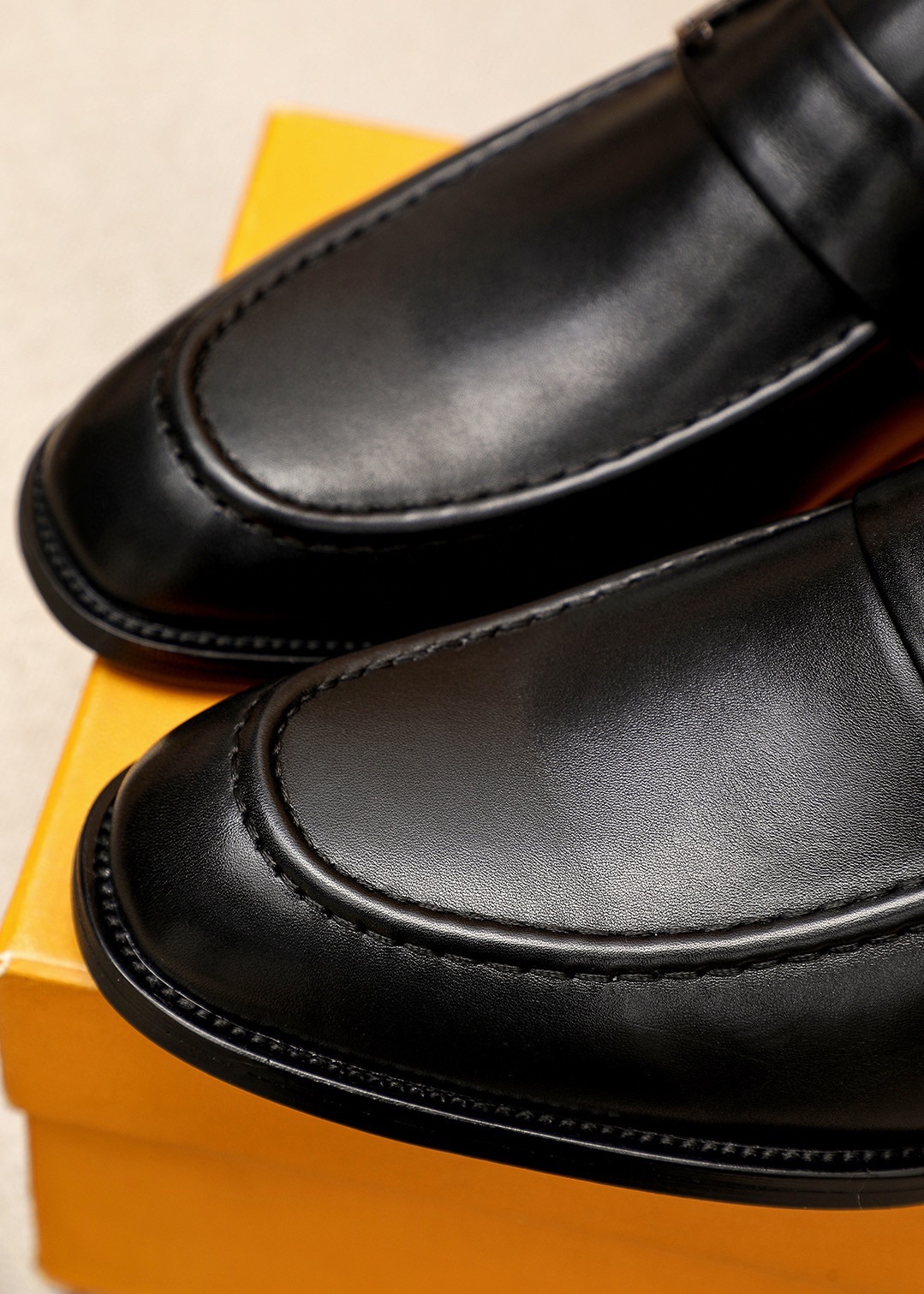 Louis Vuitton Leather Loafers, Classic Style, Comfortable Fit, Sizes 38-44 9 i1745890333 9067 7