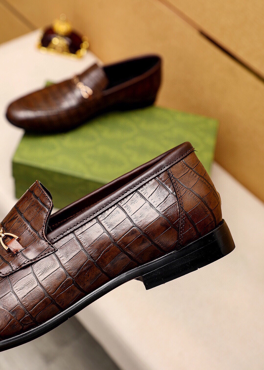 Gucci Brown Leather Loafers with Crocodile Embossed and Horsebit Detail 9 i1745890710 37 7