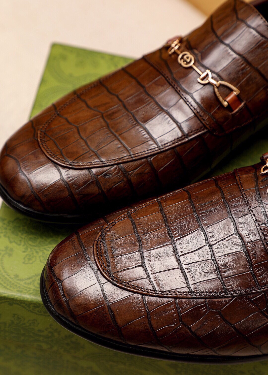 Gucci Brown Leather Loafers with Crocodile Embossed and Horsebit Detail 8 i1745890710 4911 6