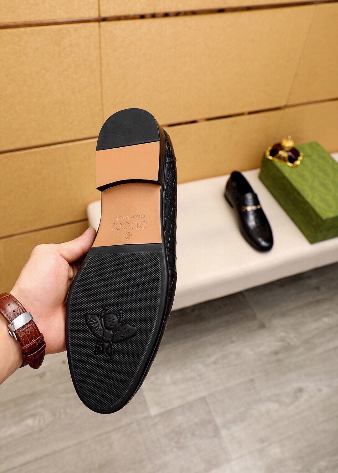 Gucci Leather Loafers with Horsebit Detail - Luxurious & Stylish for Men 10 i1745890746 7048 8